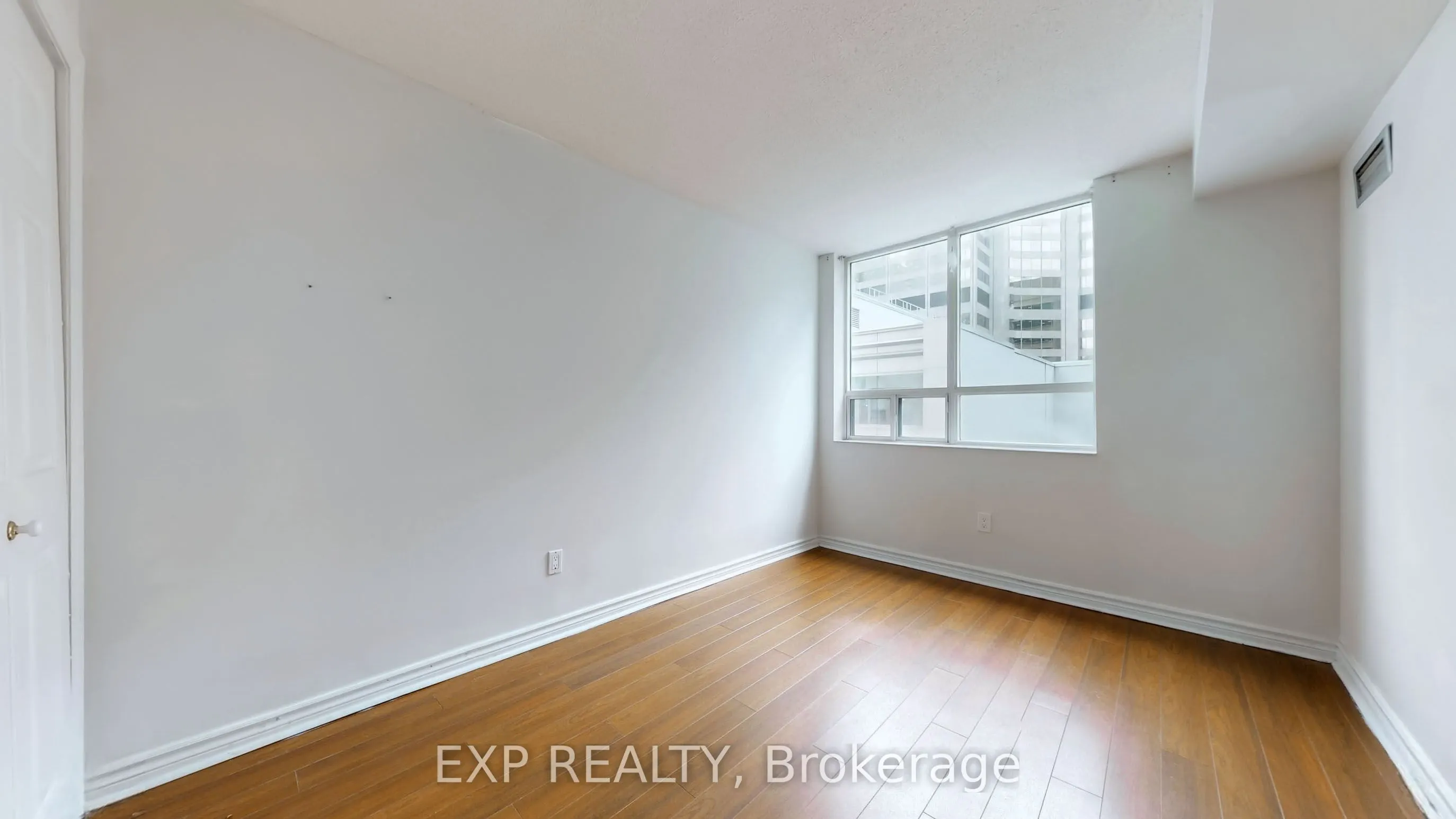 71 Simcoe Street, #1204