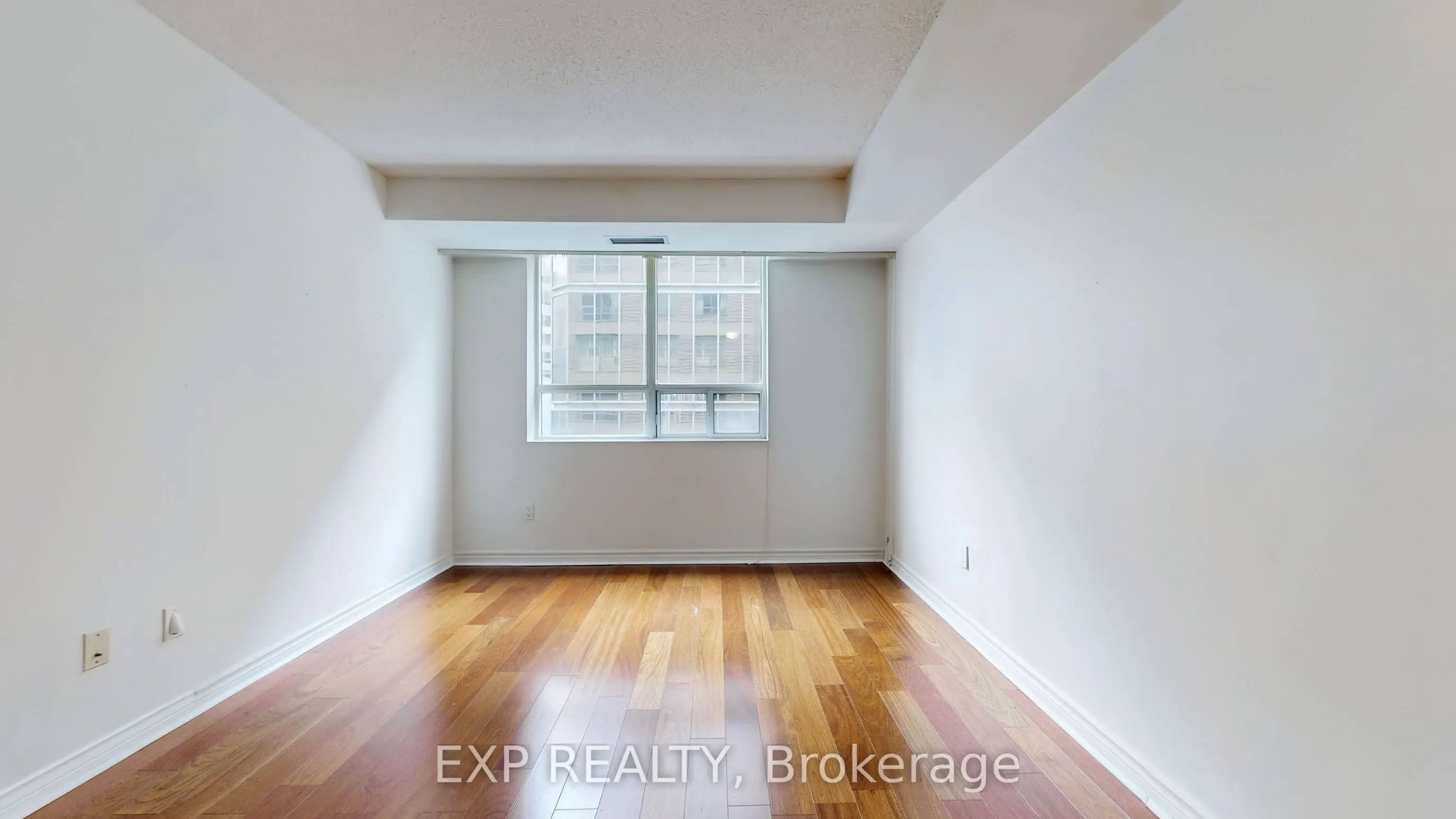 71 Simcoe Street, #1204