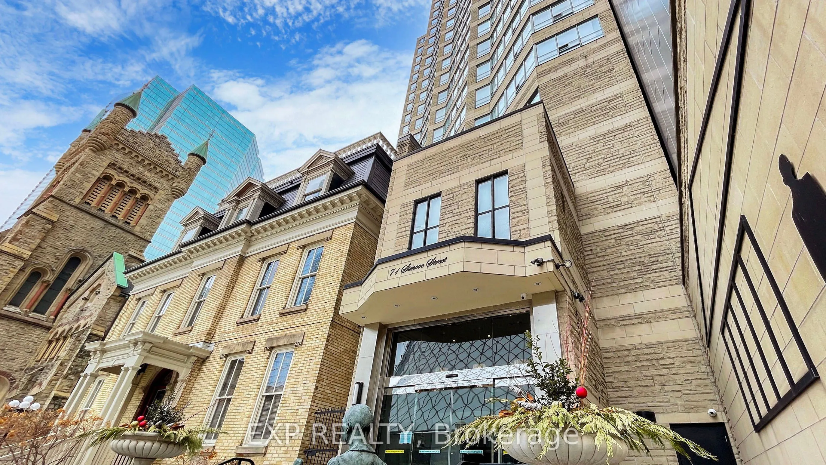 71 Simcoe Street, #1204