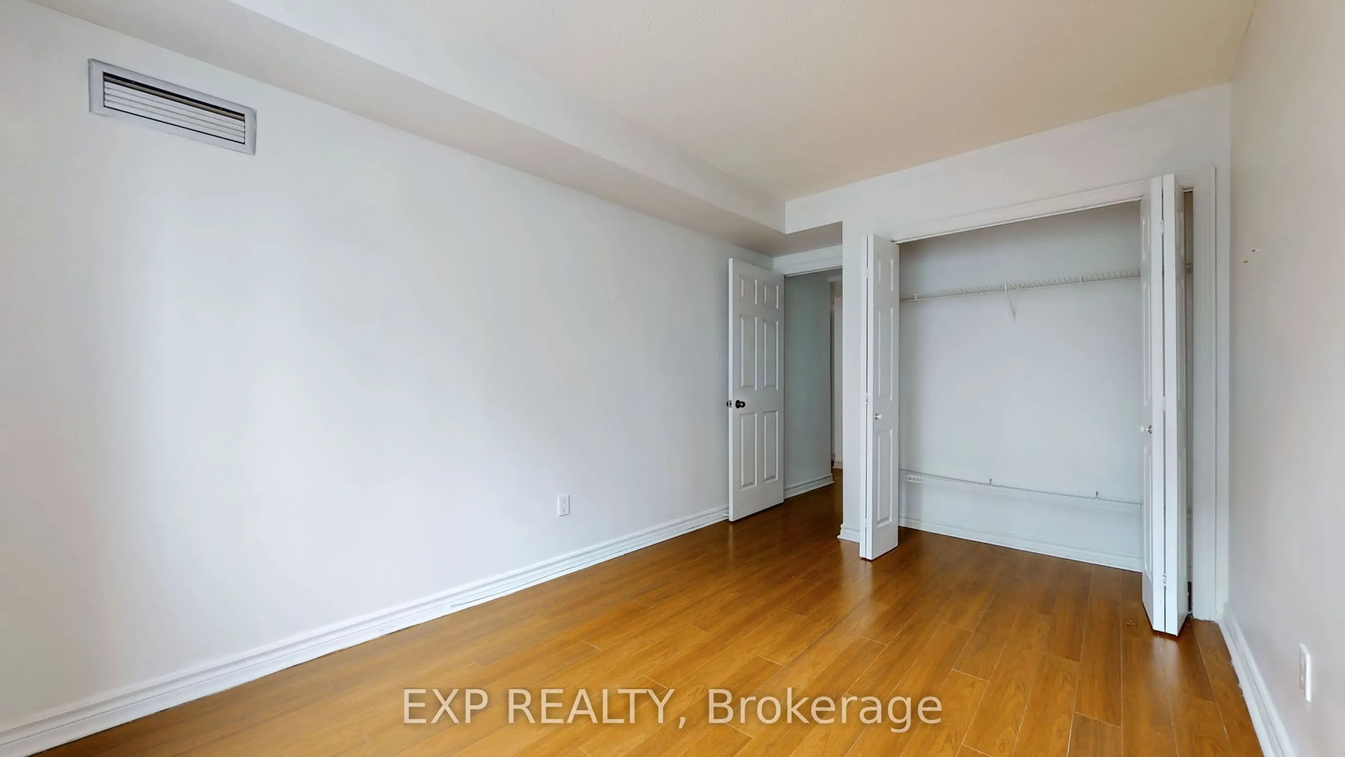 71 Simcoe Street, #1204