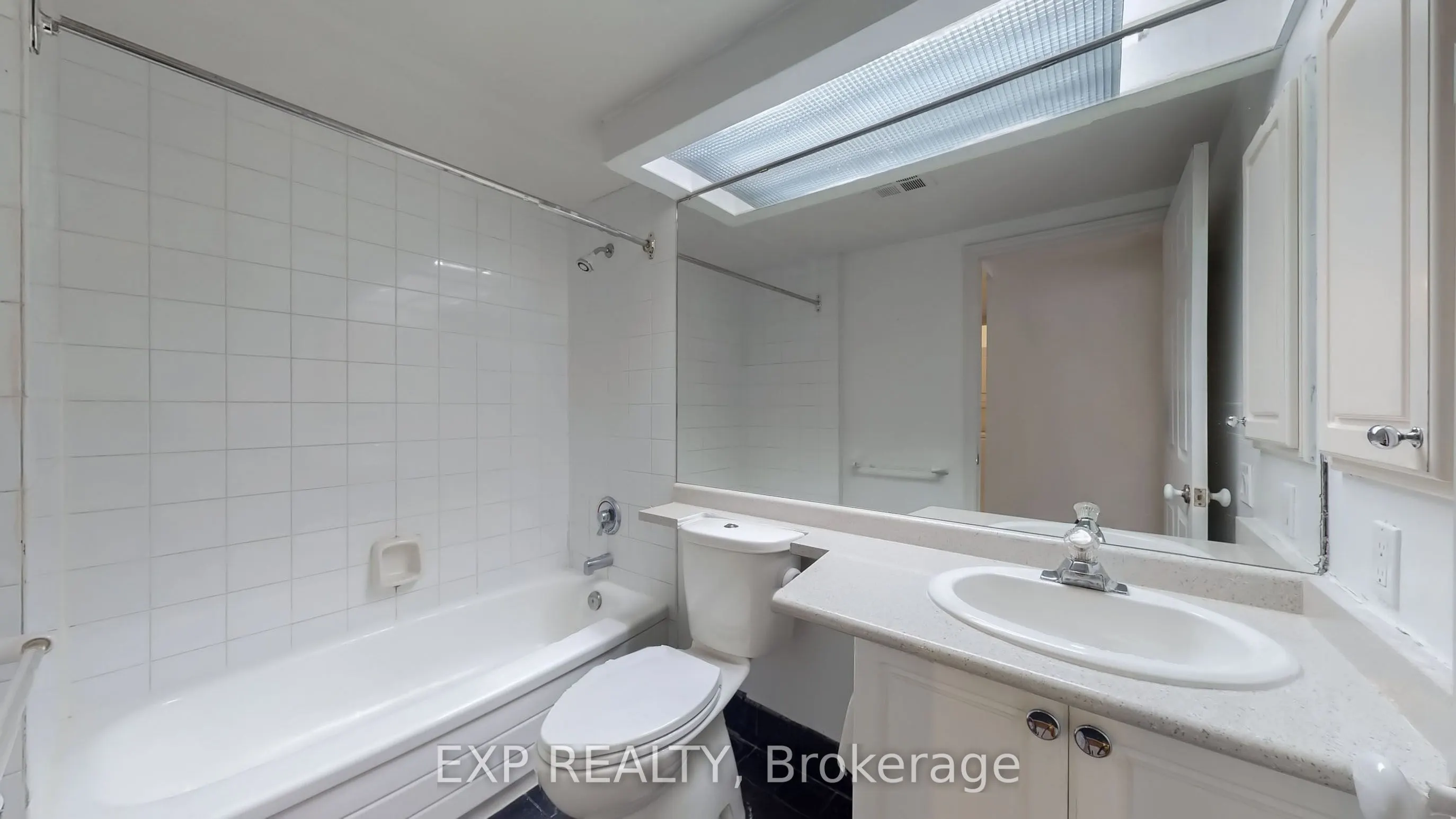 71 Simcoe Street, #1204