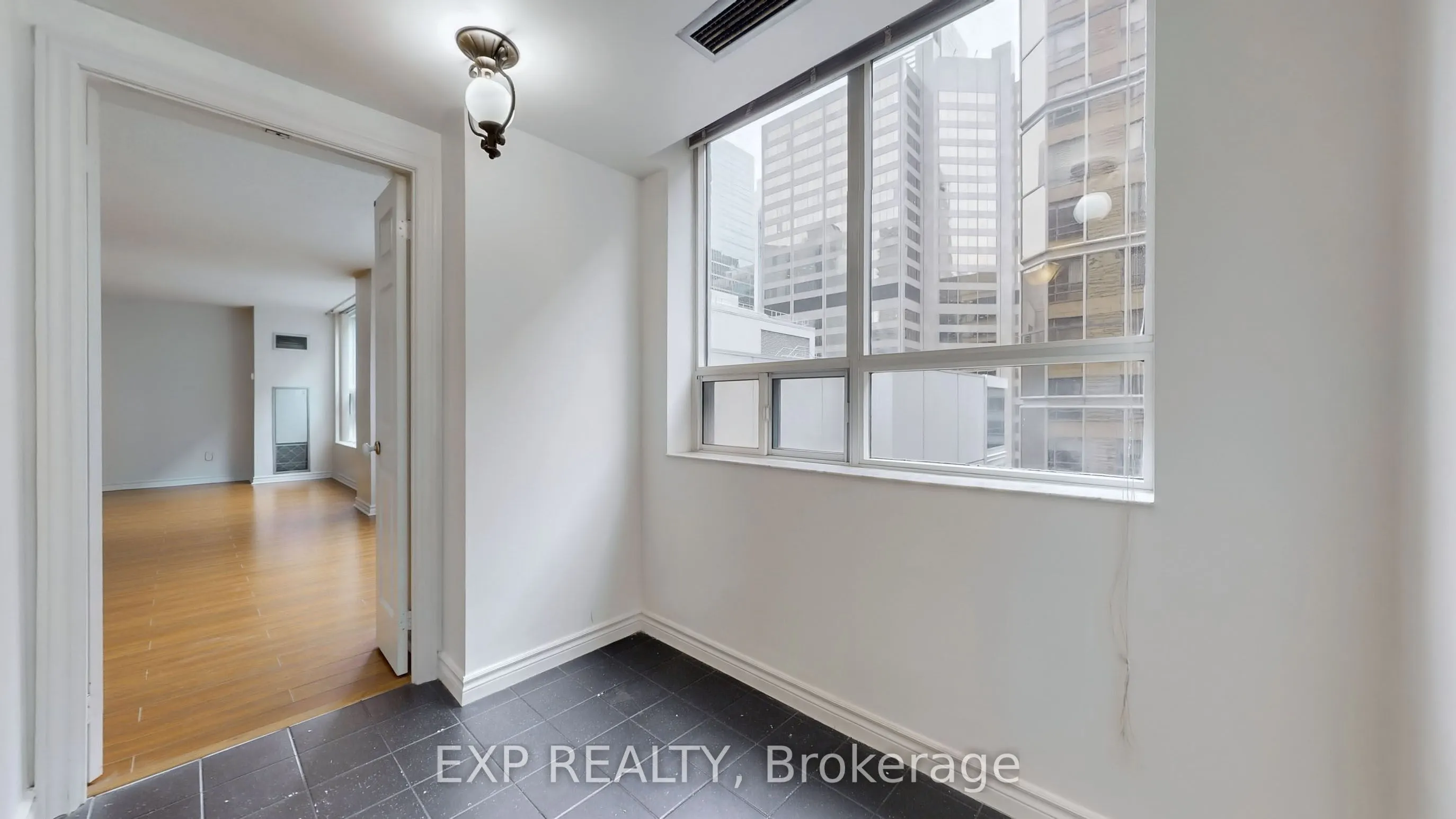 71 Simcoe Street, #1204