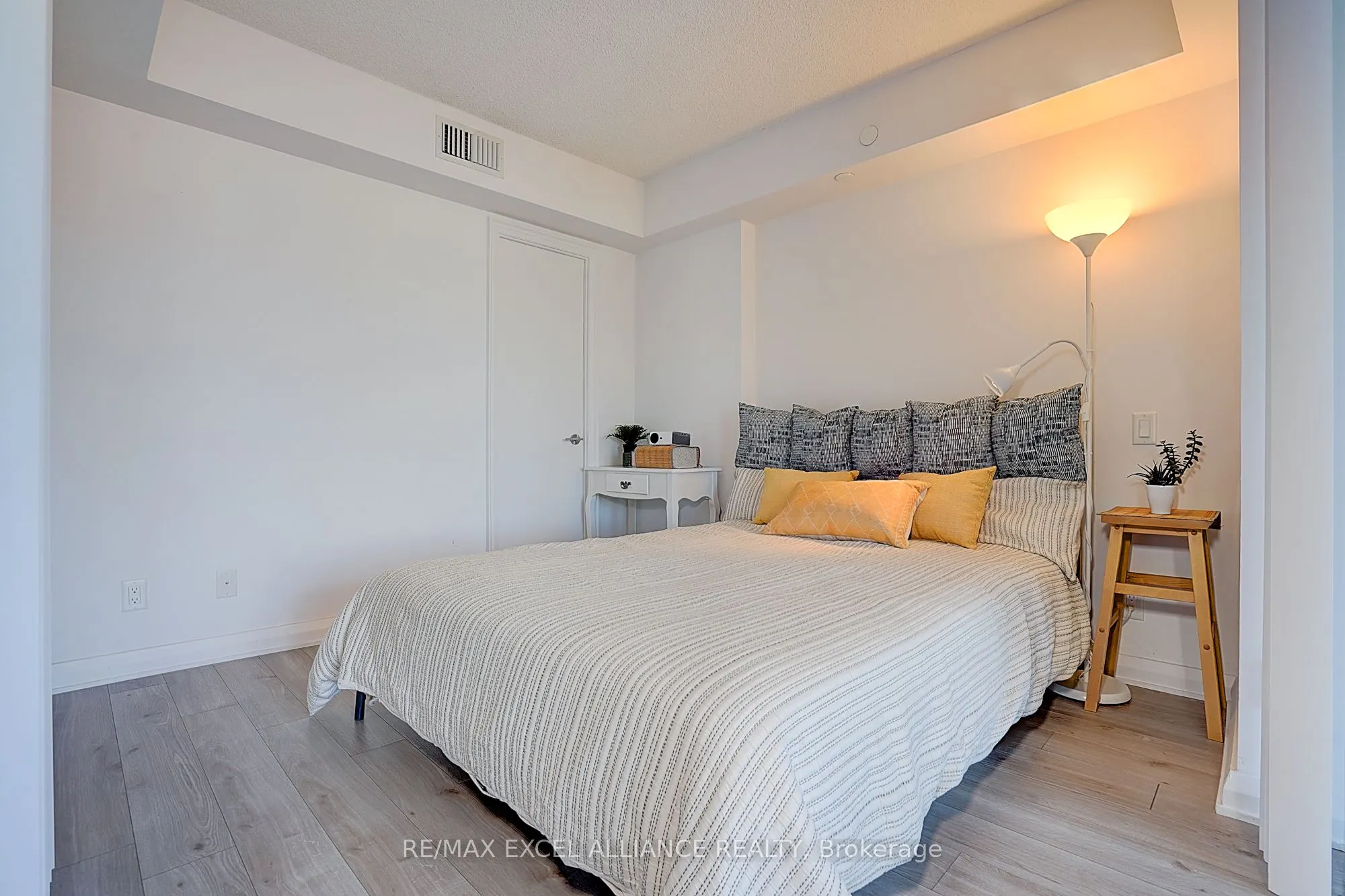 155 Yorkville Avenue, #801