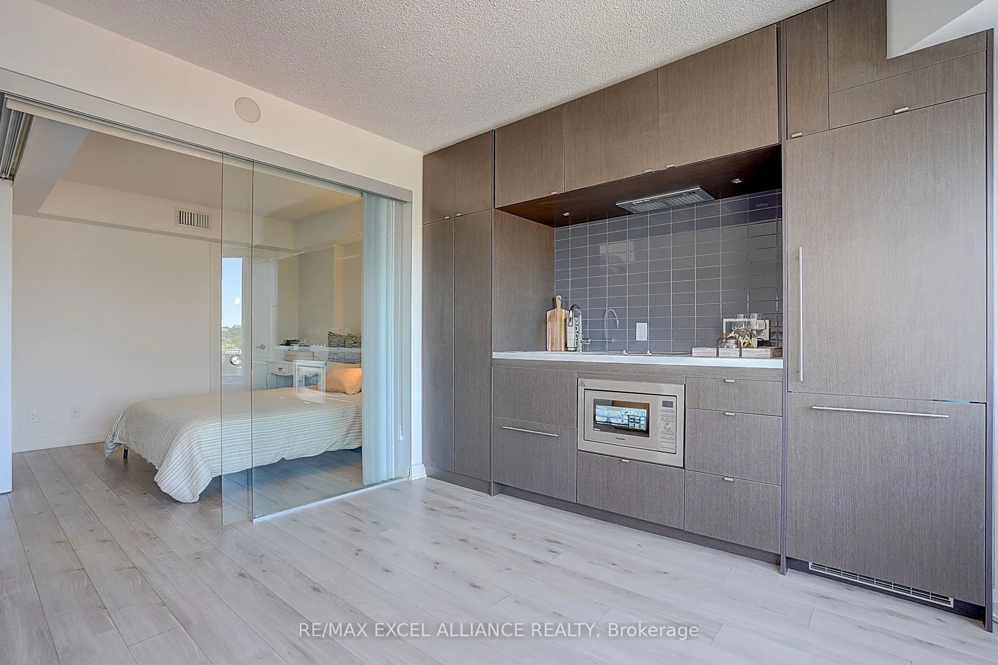 155 Yorkville Avenue, #801