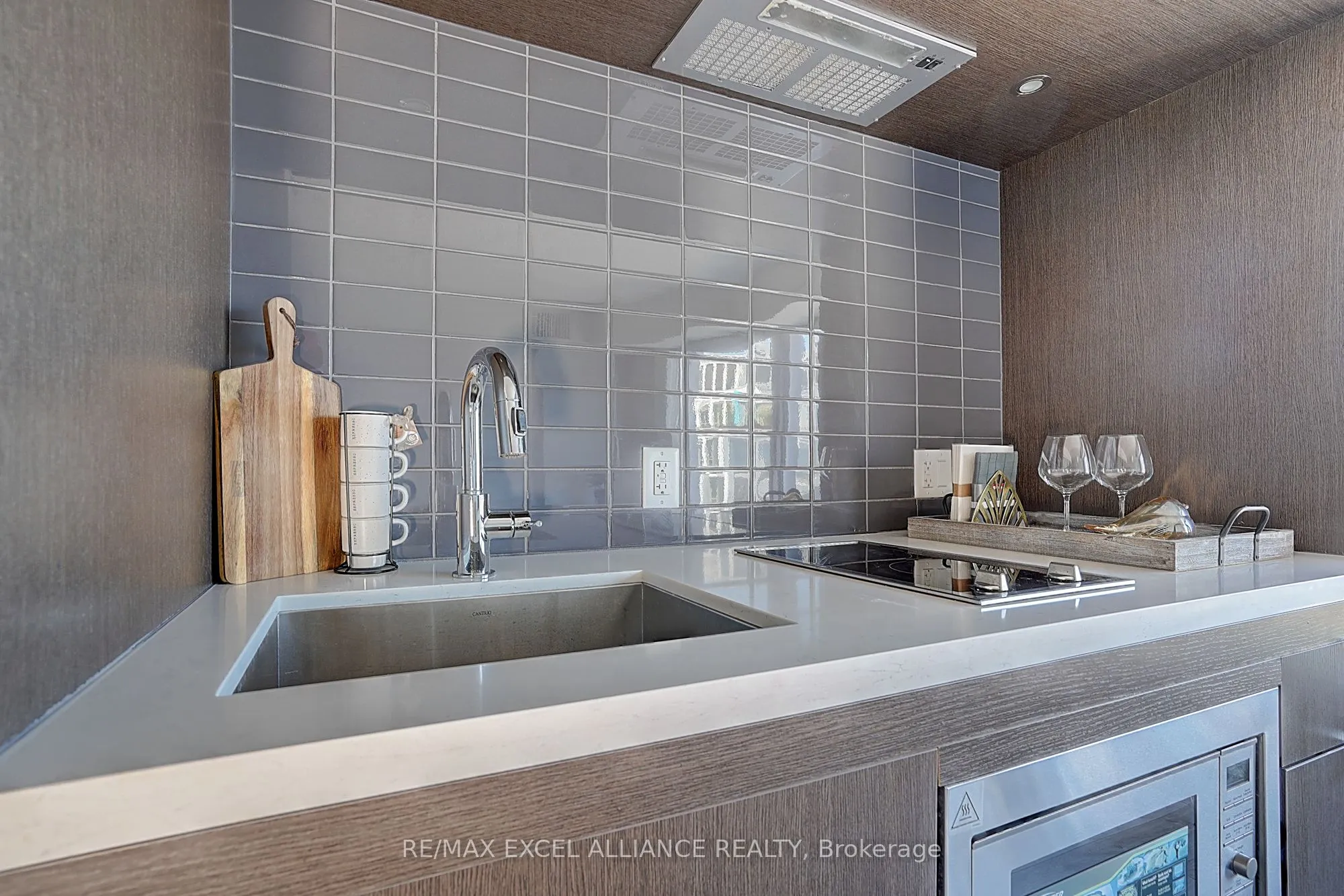 155 Yorkville Avenue, #801