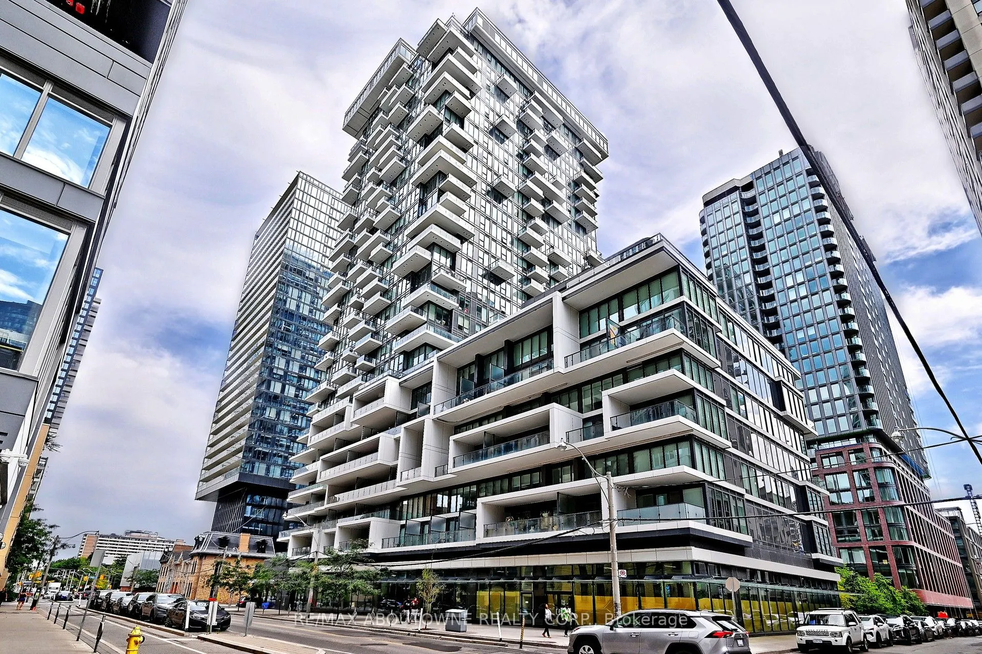 77 Shuter Street, #2905