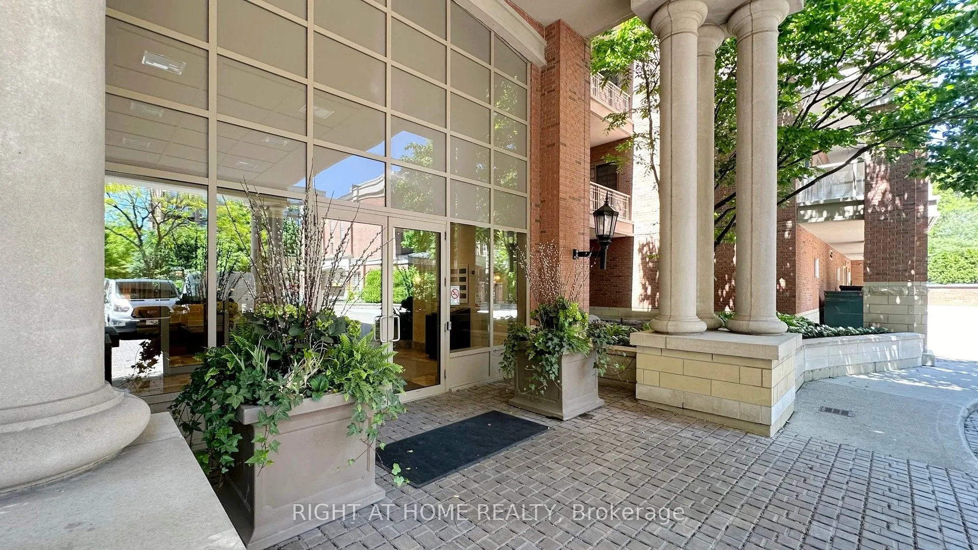 20 Burkebrook Place #306