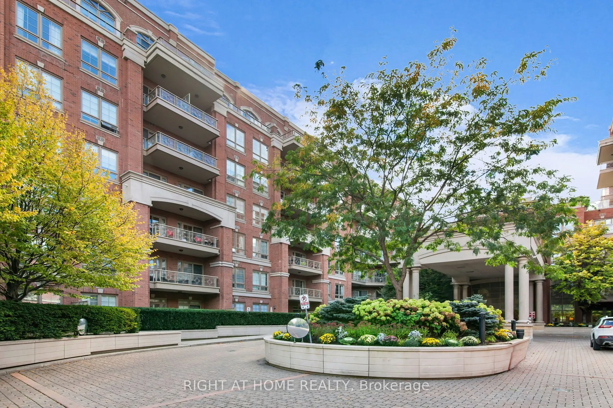 20 Burkebrook Place #306