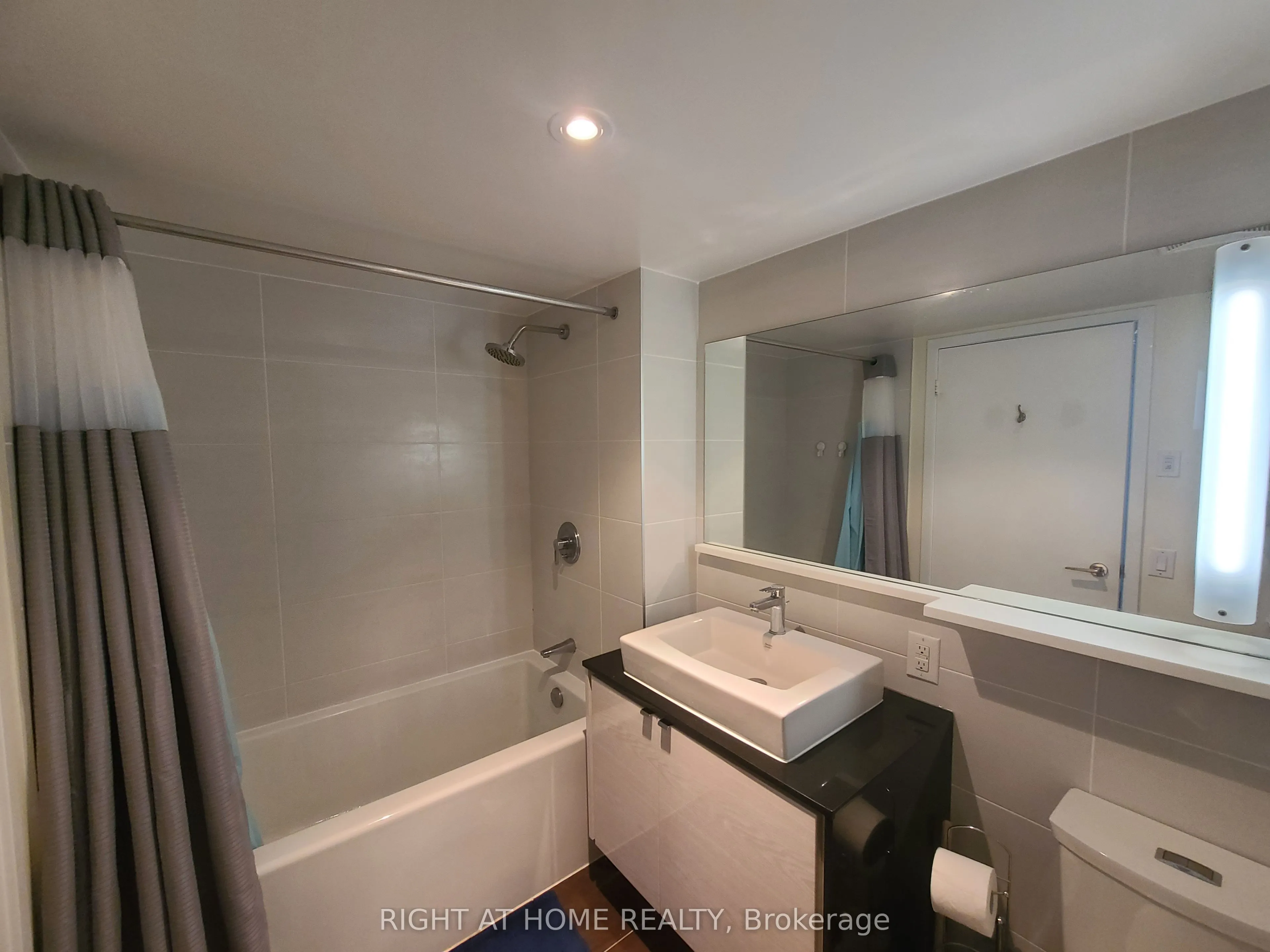 72 Esther Shiner Boulevard, #808