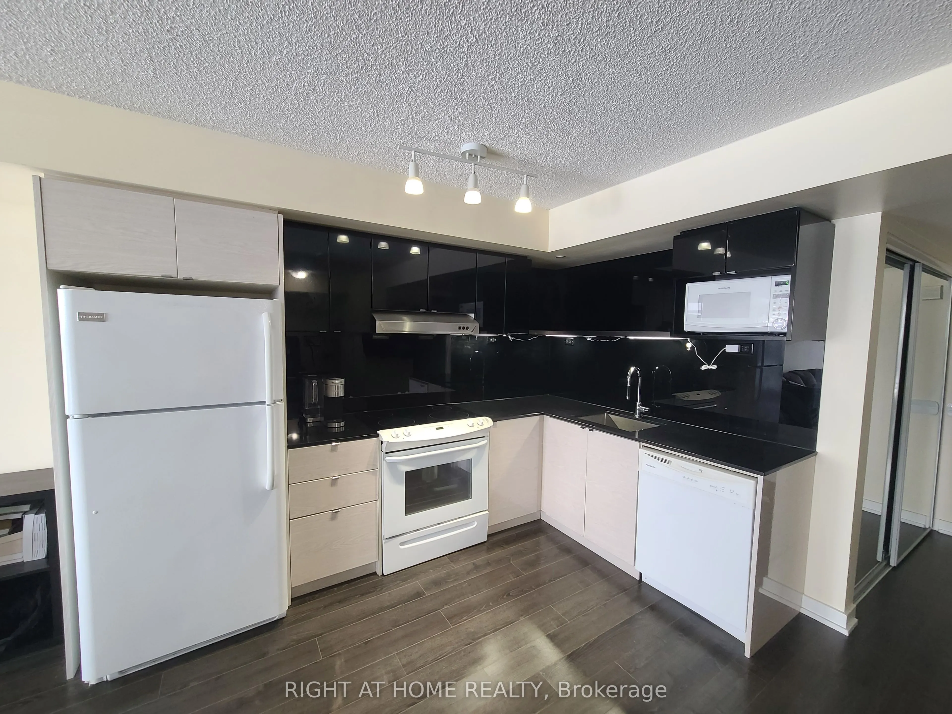 72 Esther Shiner Boulevard, #808