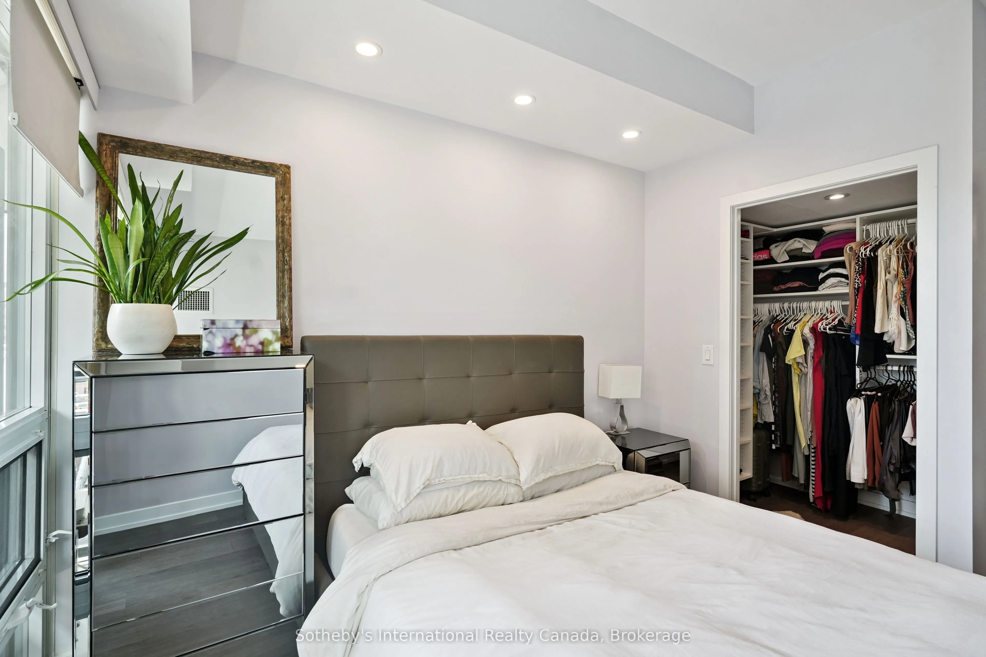 105 George Street, #903