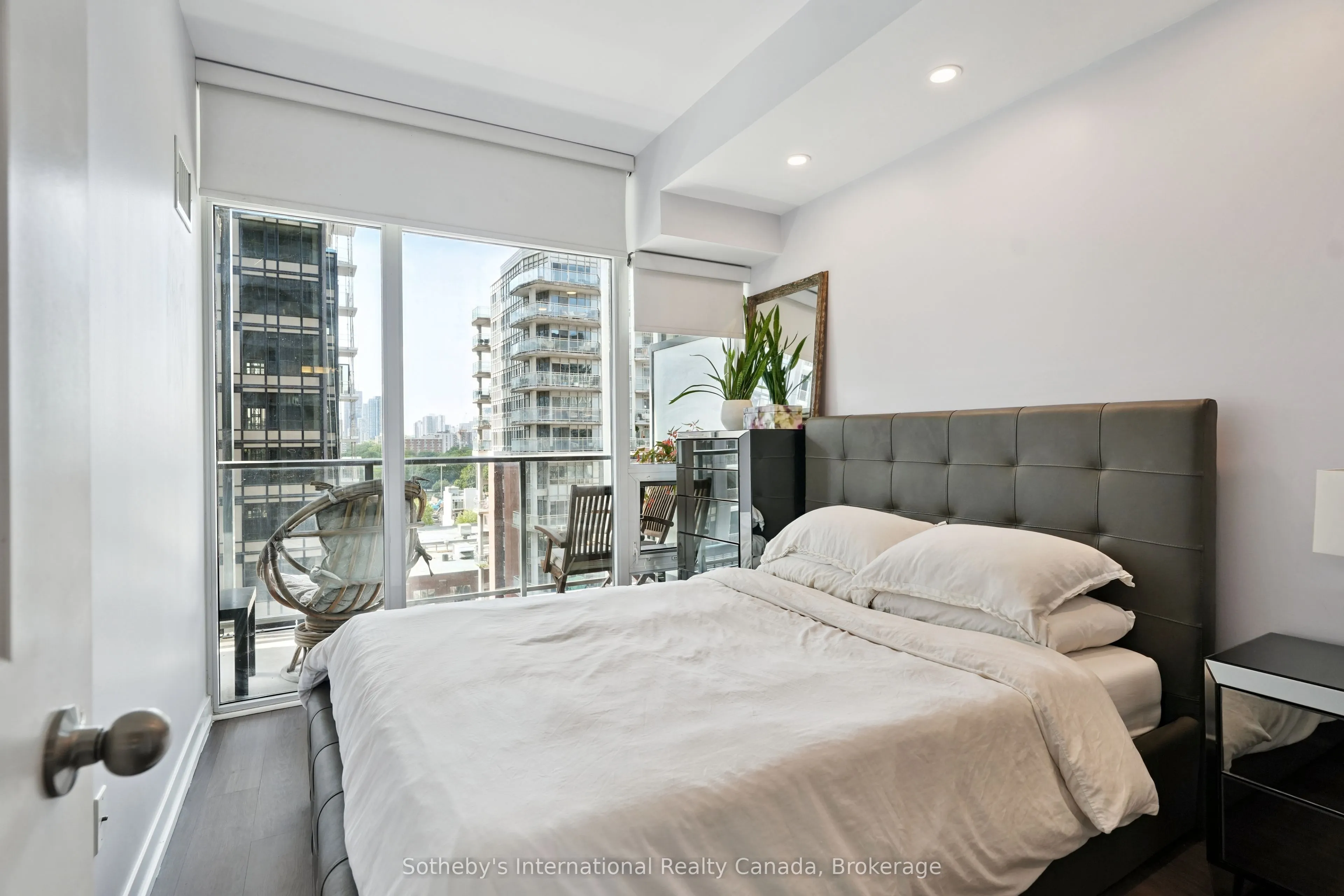 105 George Street, #903