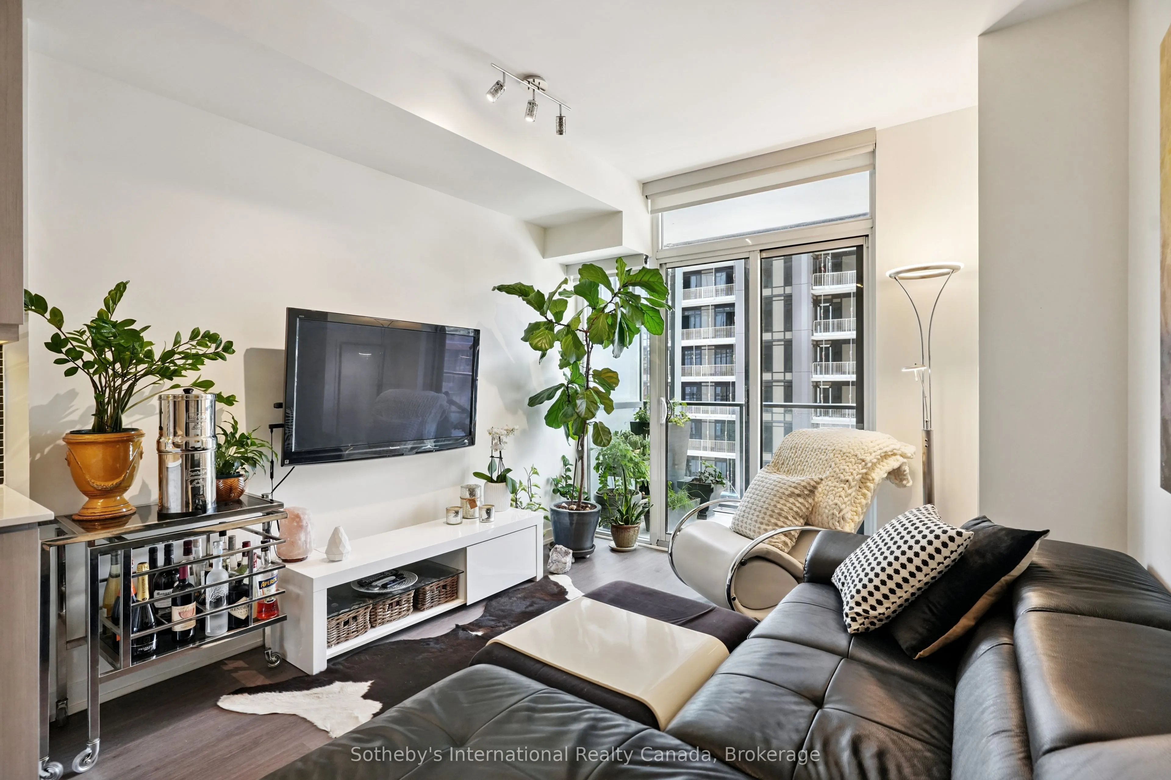 105 George Street, #903
