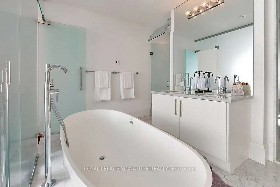 29 Queens Quay, #707