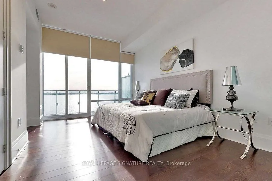 29 Queens Quay, #707