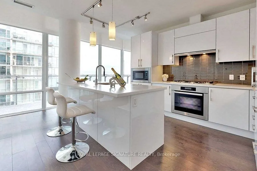 29 Queens Quay, #707