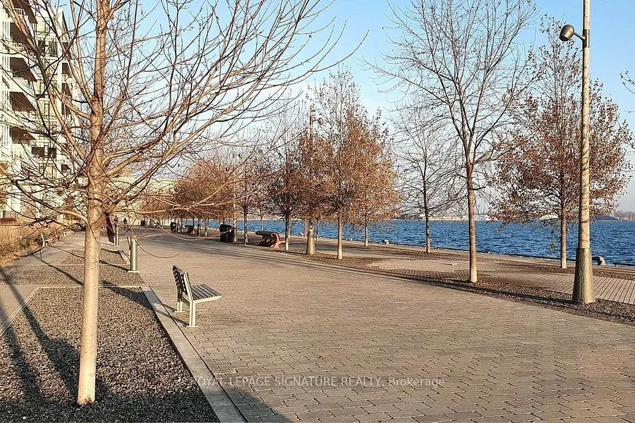 29 Queens Quay, #707