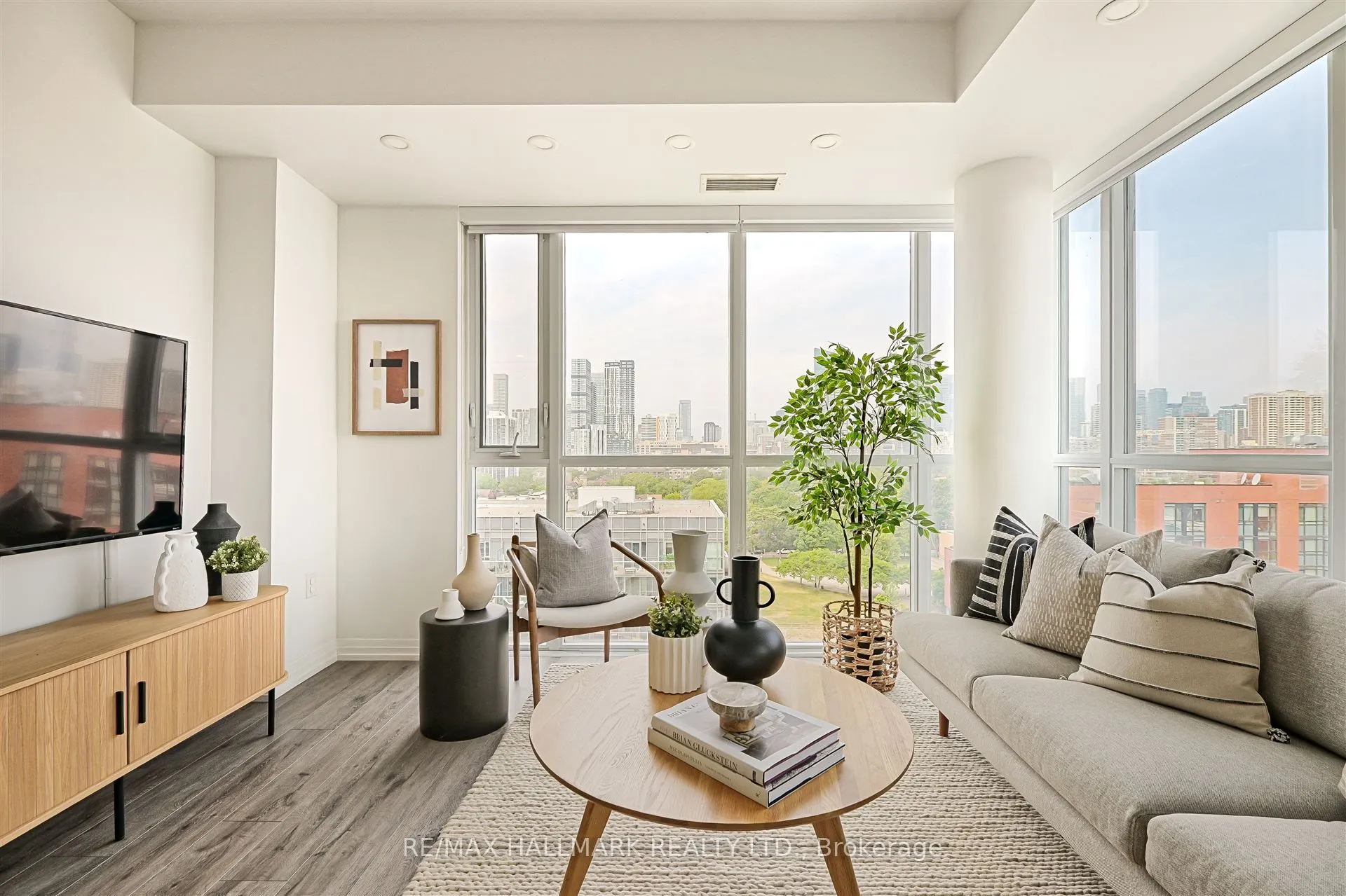 25 Cole Street, #1201