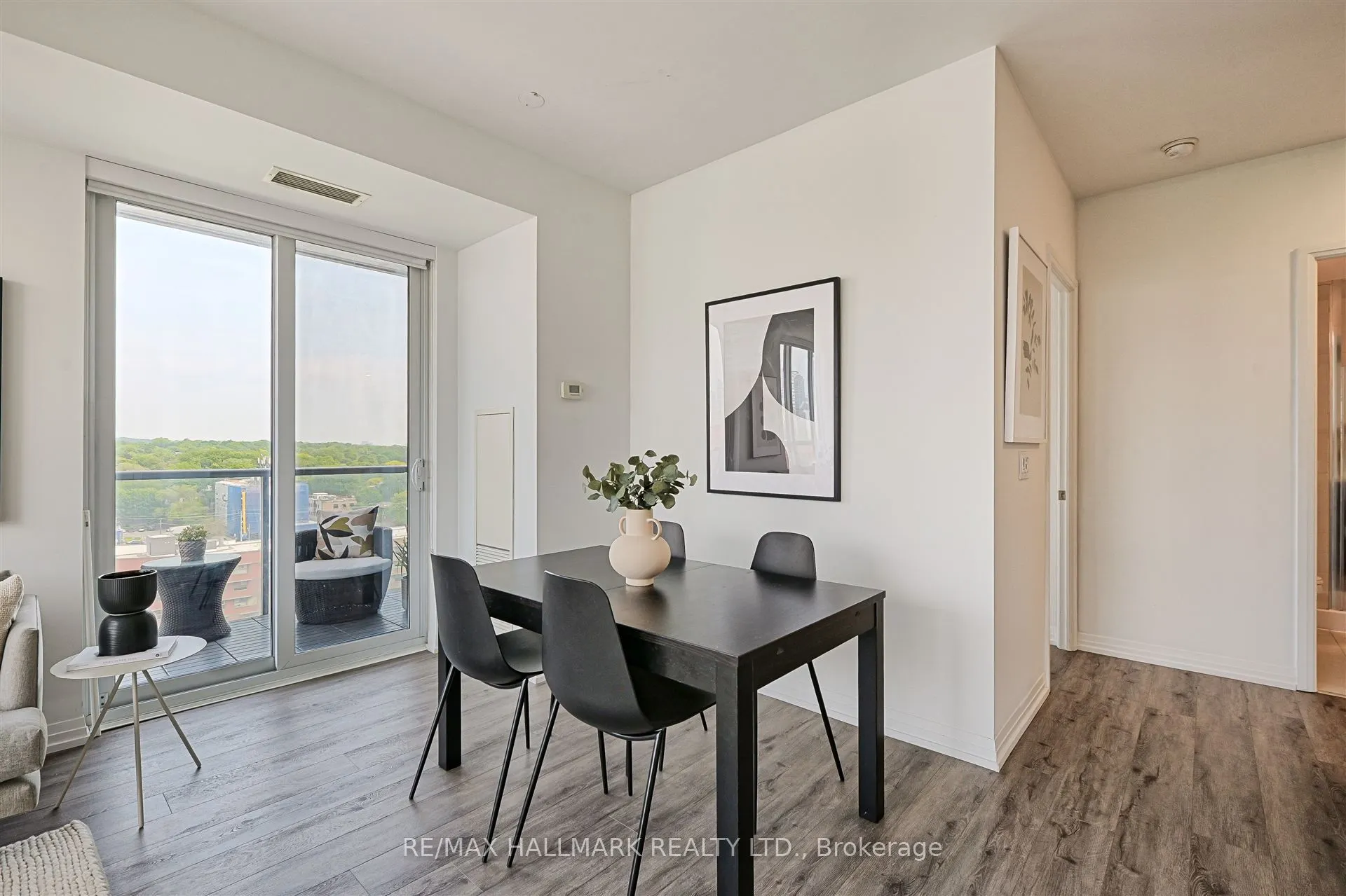 25 Cole Street, #1201