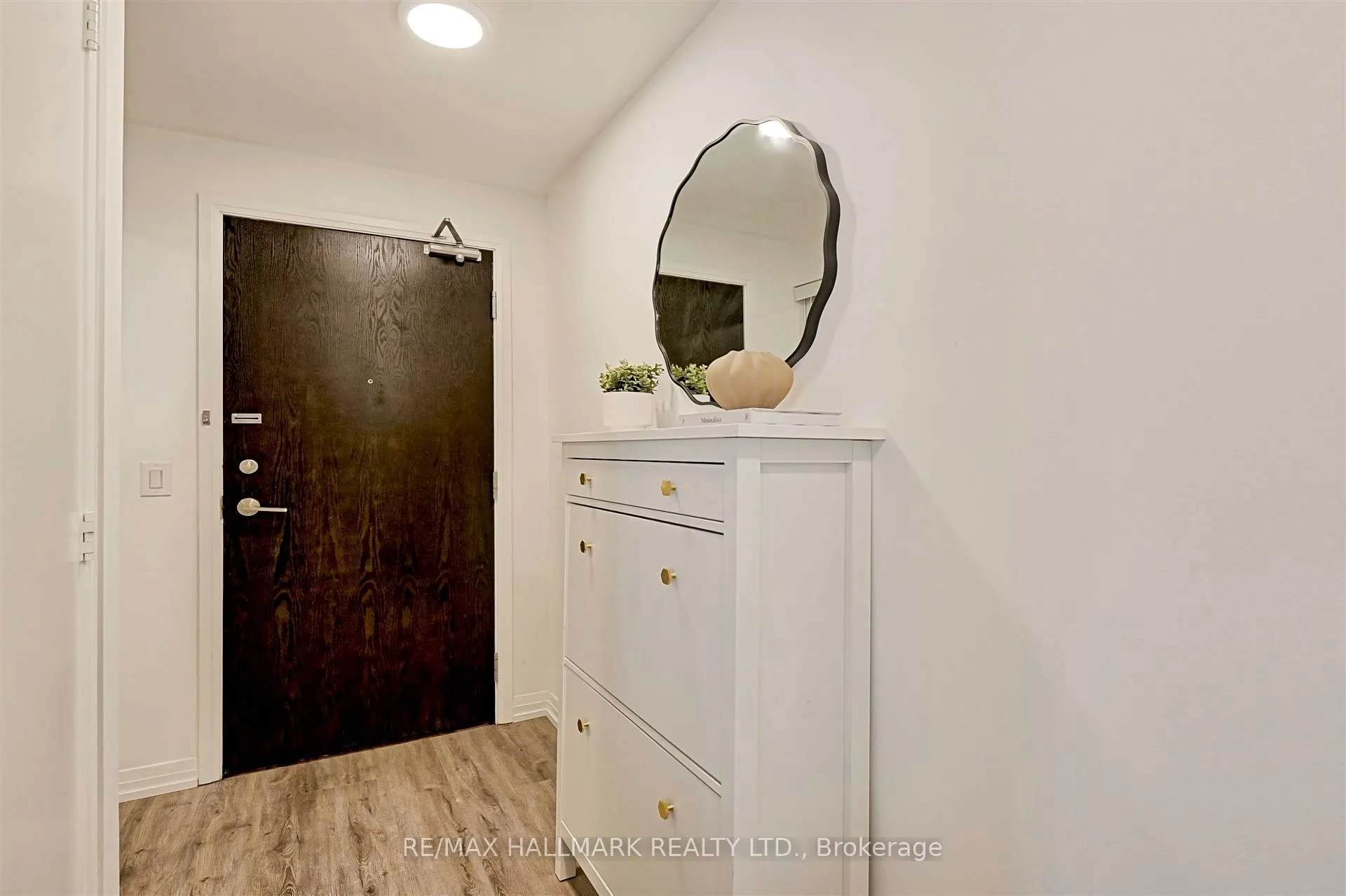 25 Cole Street, #1201