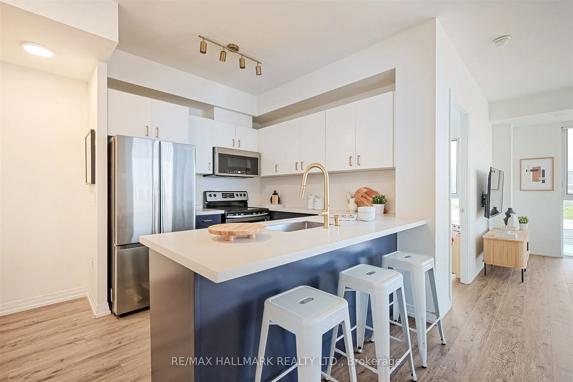 25 Cole Street, #1201