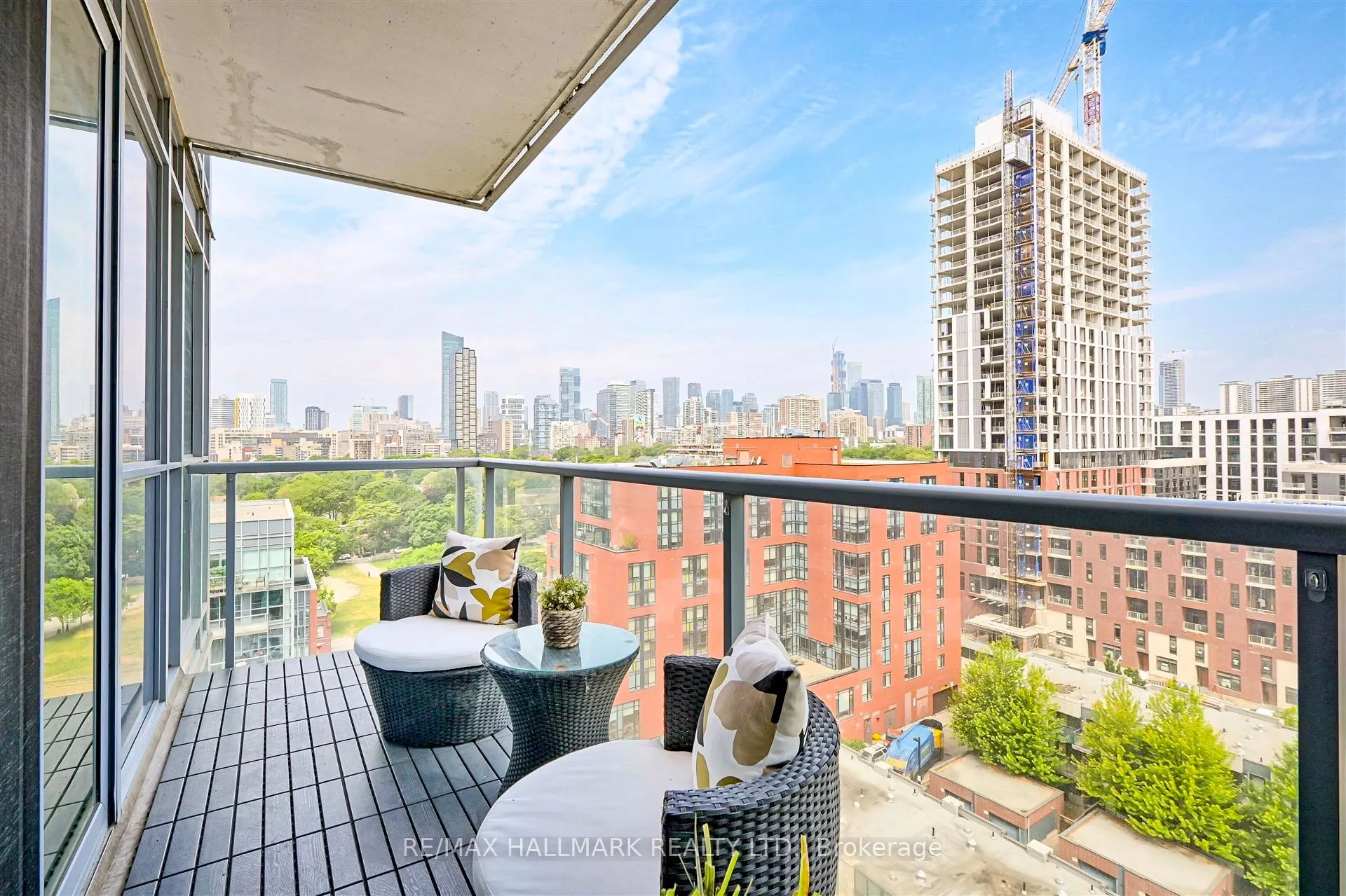 25 Cole Street, #1201