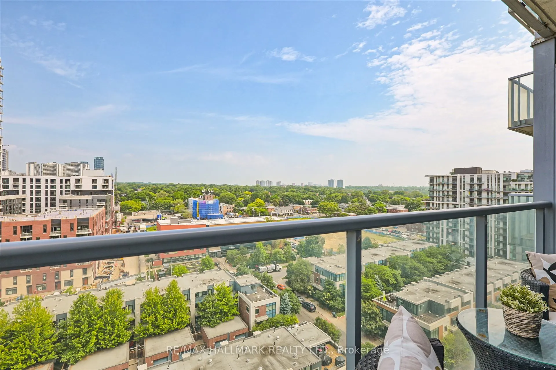 25 Cole Street, #1201