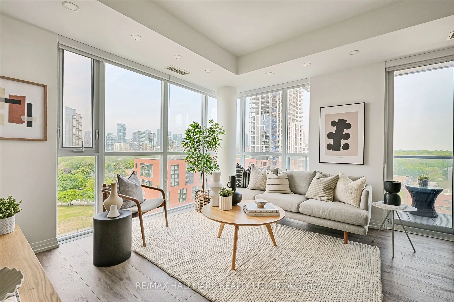 25 Cole Street, #1201