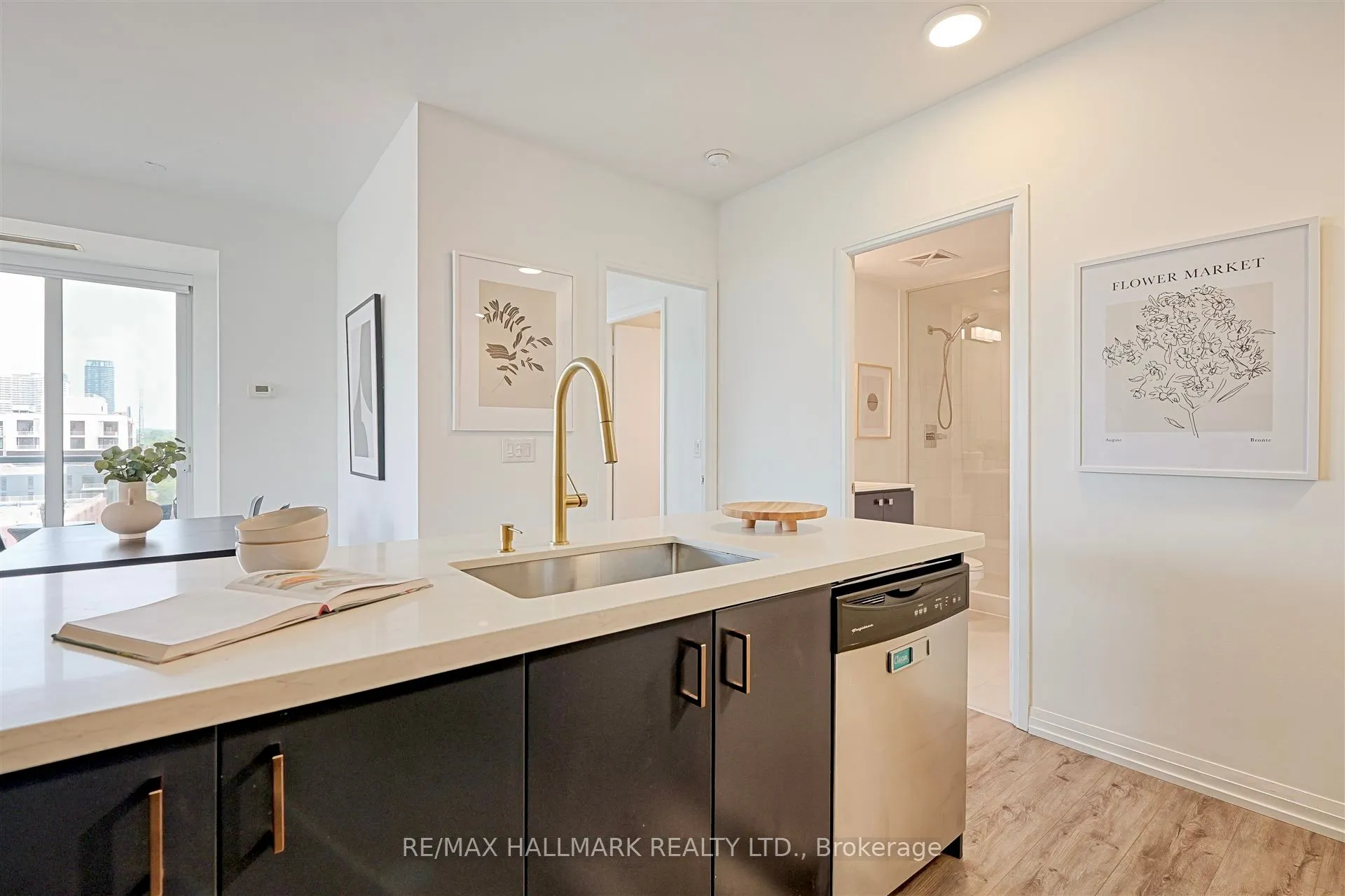 25 Cole Street, #1201