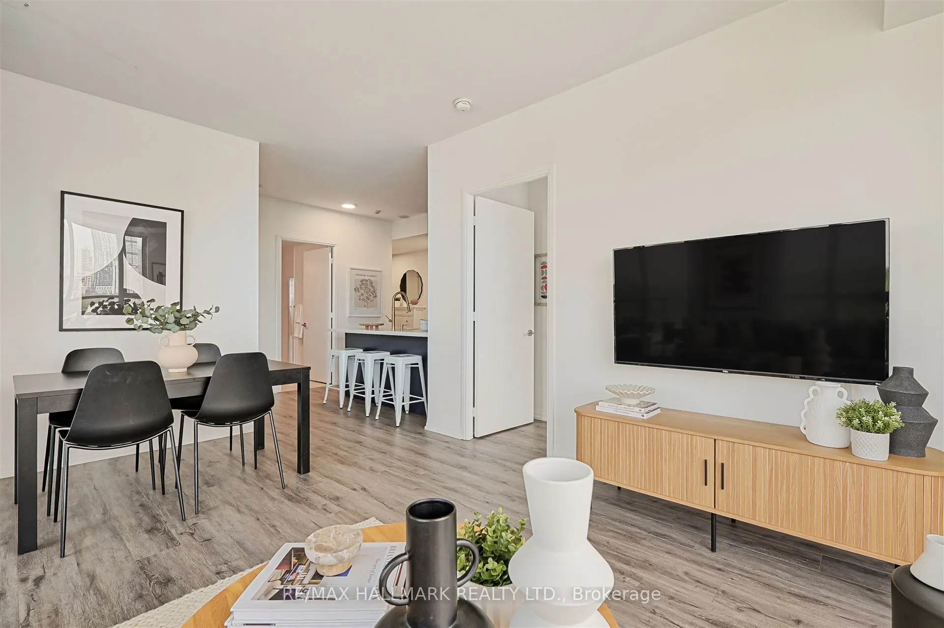 25 Cole Street, #1201
