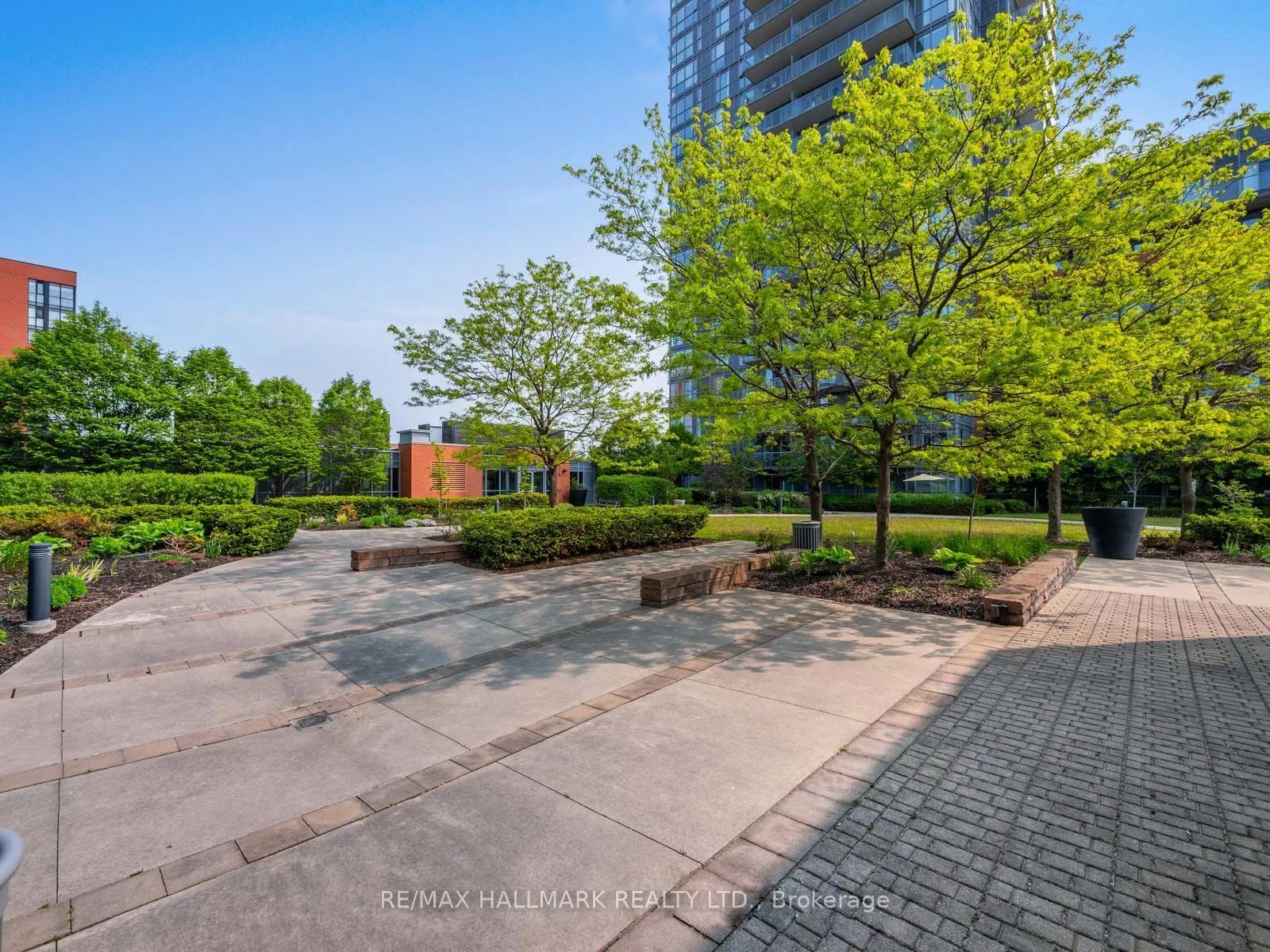 25 Cole Street, #1201