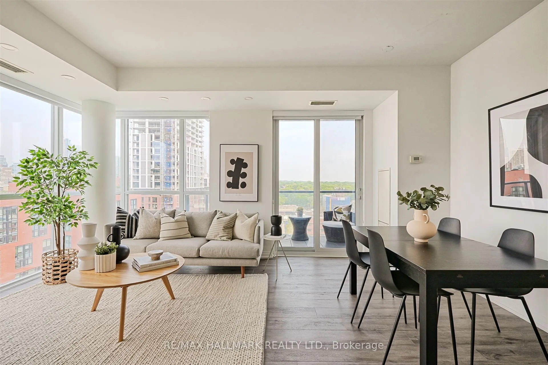 25 Cole Street, #1201