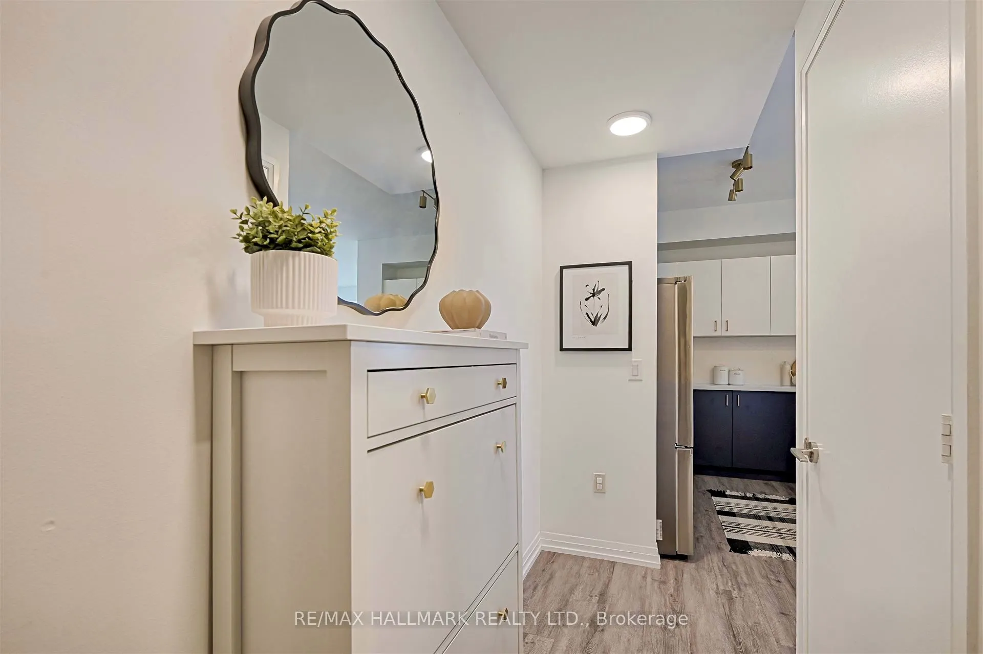 25 Cole Street, #1201