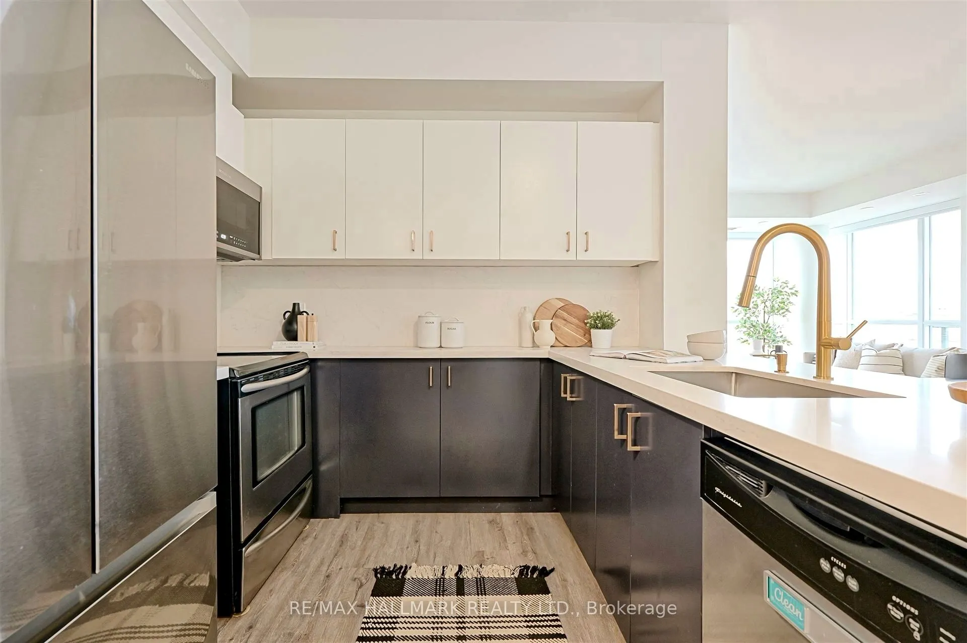 25 Cole Street, #1201