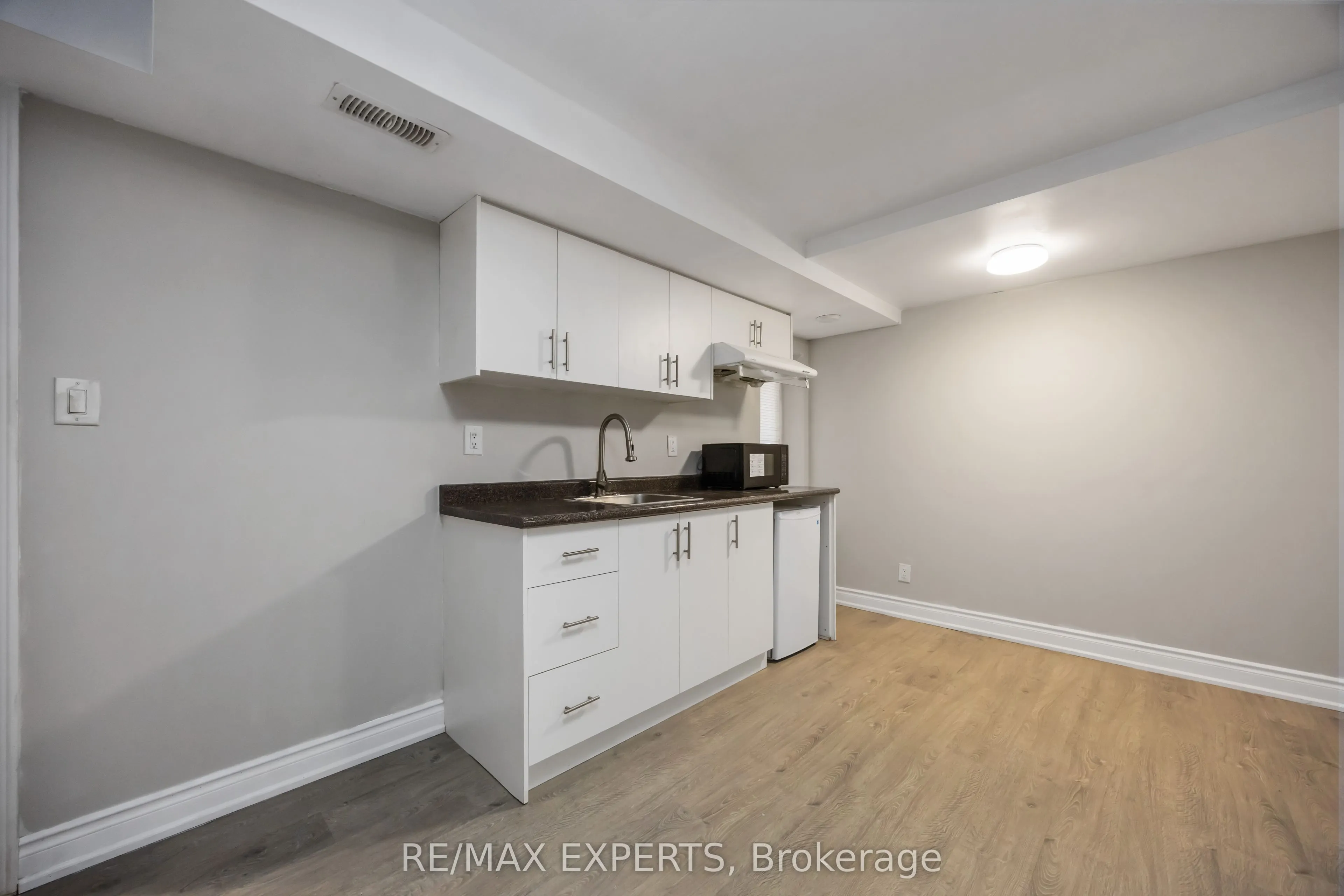 199 DAVISVILLE AVE Avenue S, #LOWER