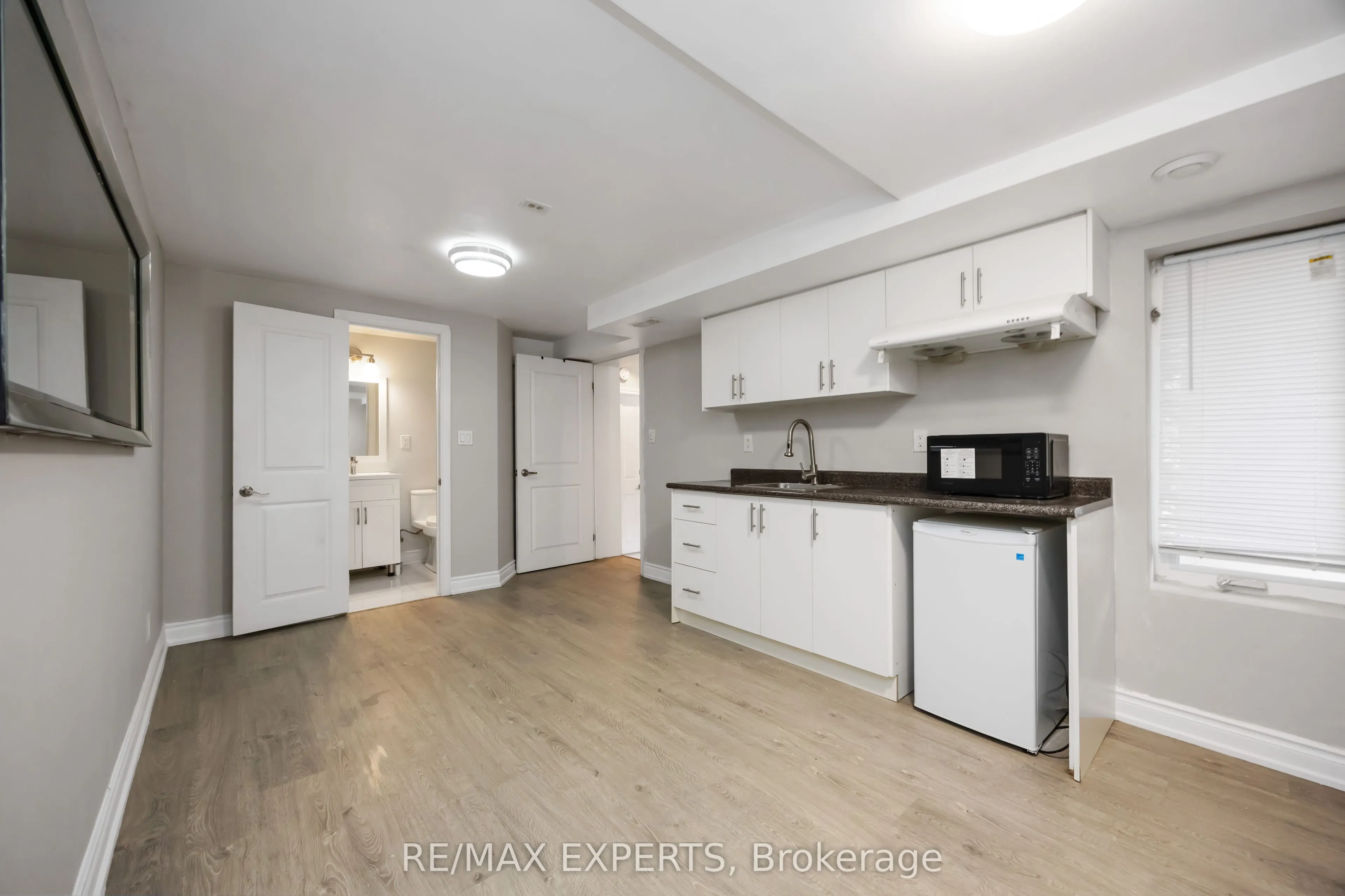 199 DAVISVILLE AVE Avenue S, #LOWER