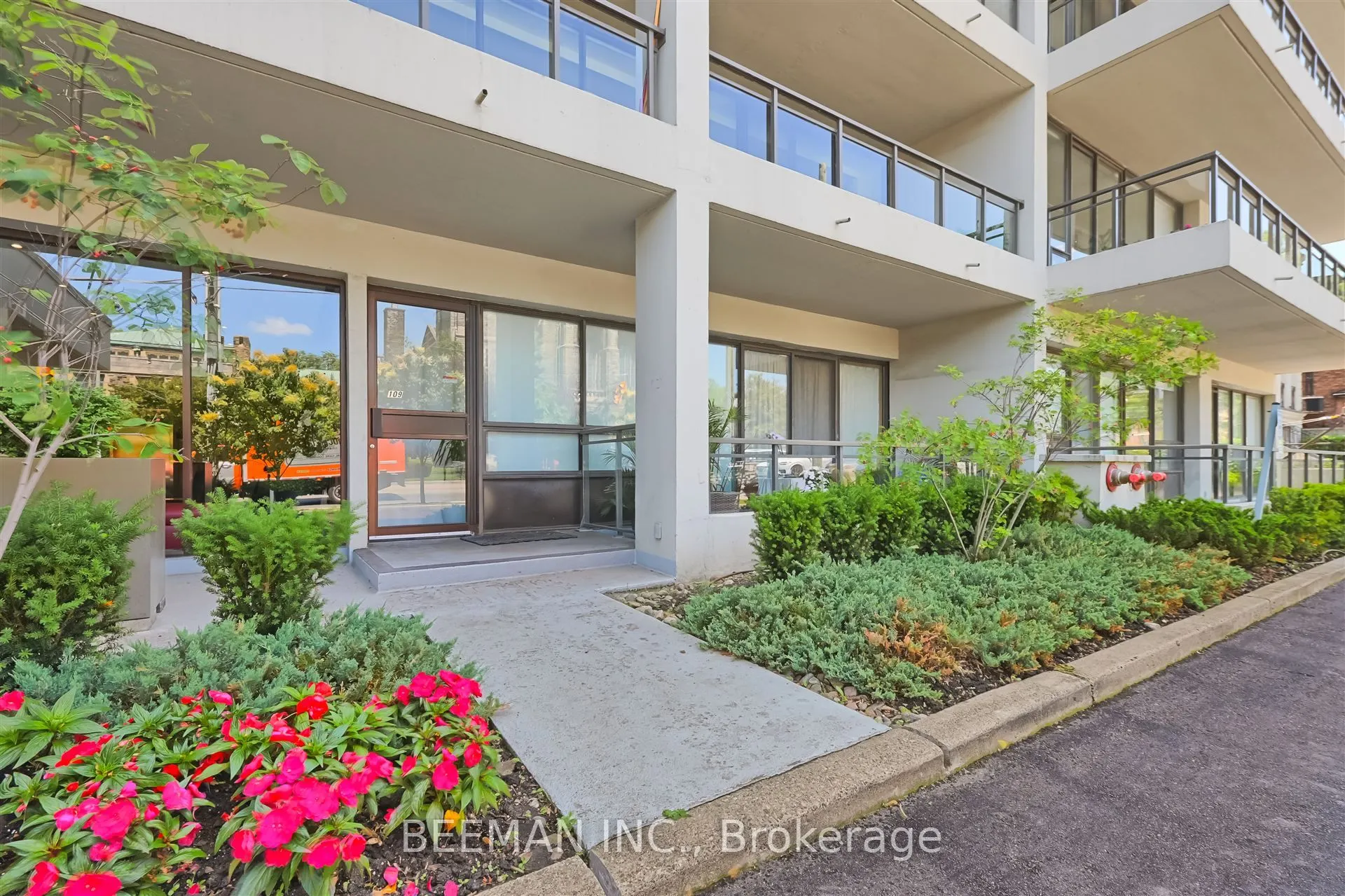 235 St Clair Avenue W, #109