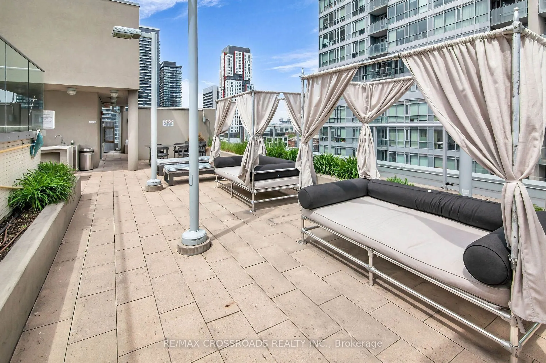 21 Nelson Street, #615