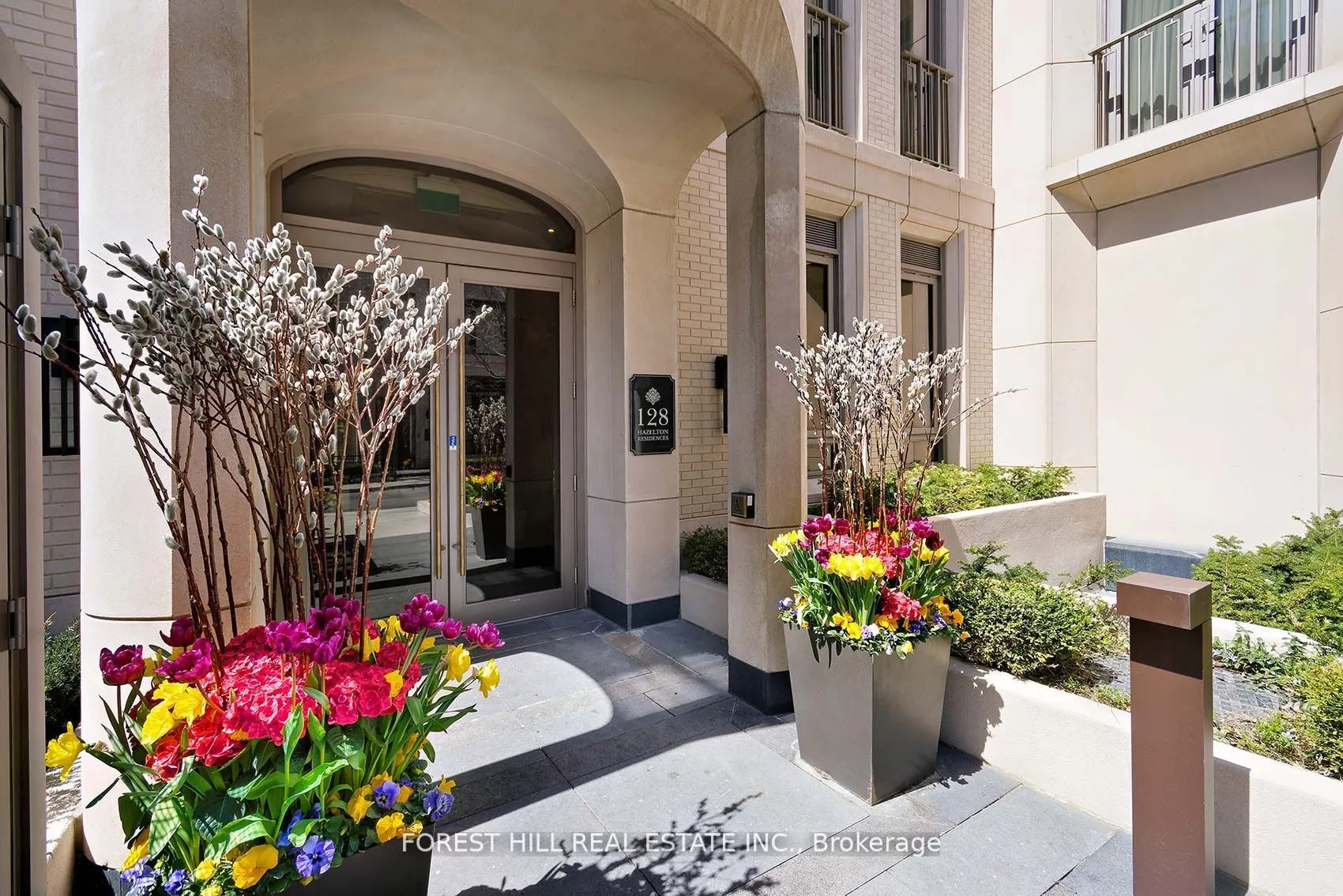 128 Hazelton Avenue, #401