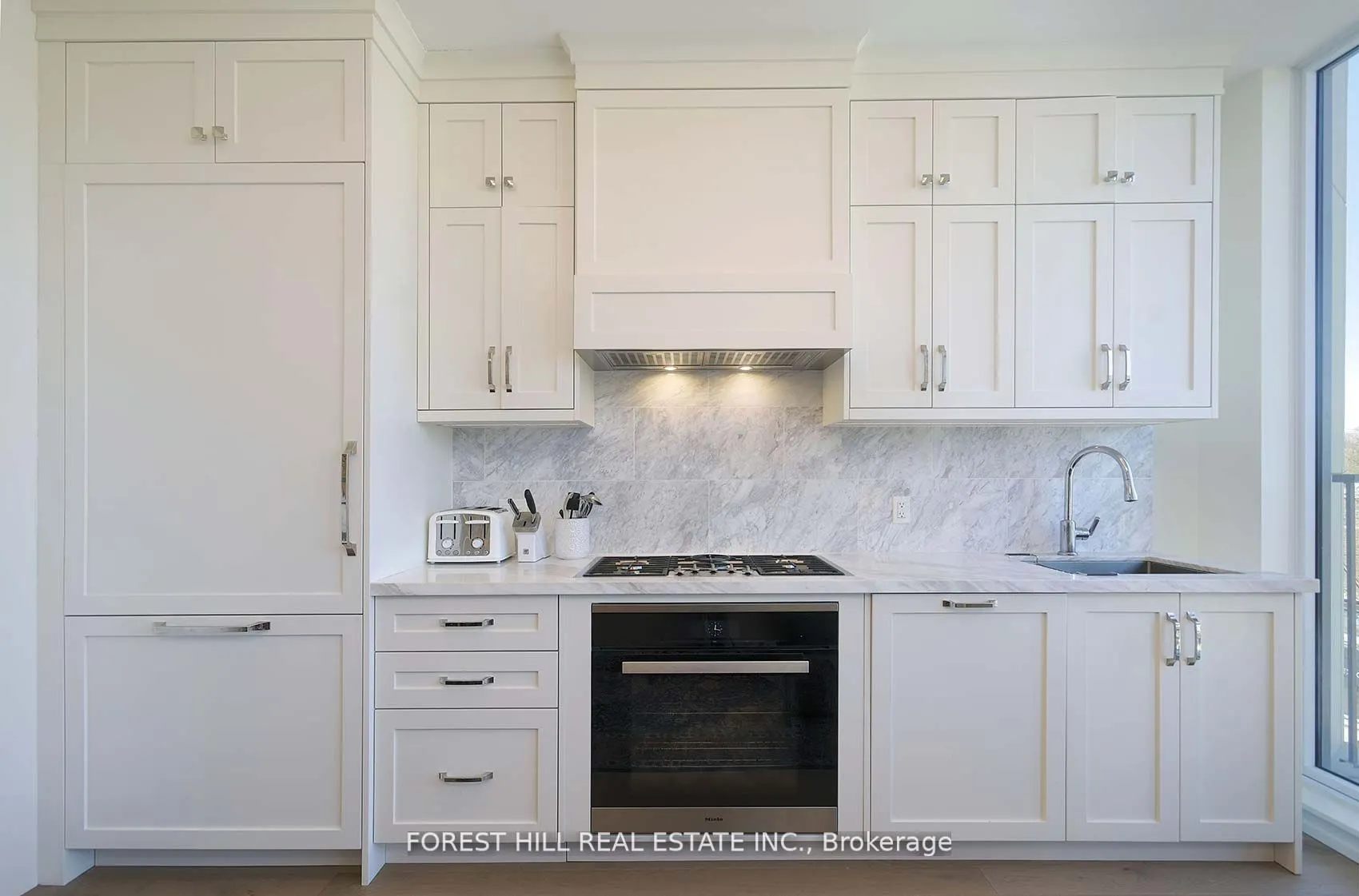 128 Hazelton Avenue, #401