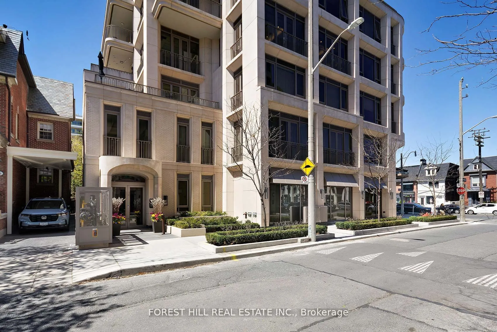 128 Hazelton Avenue, #401