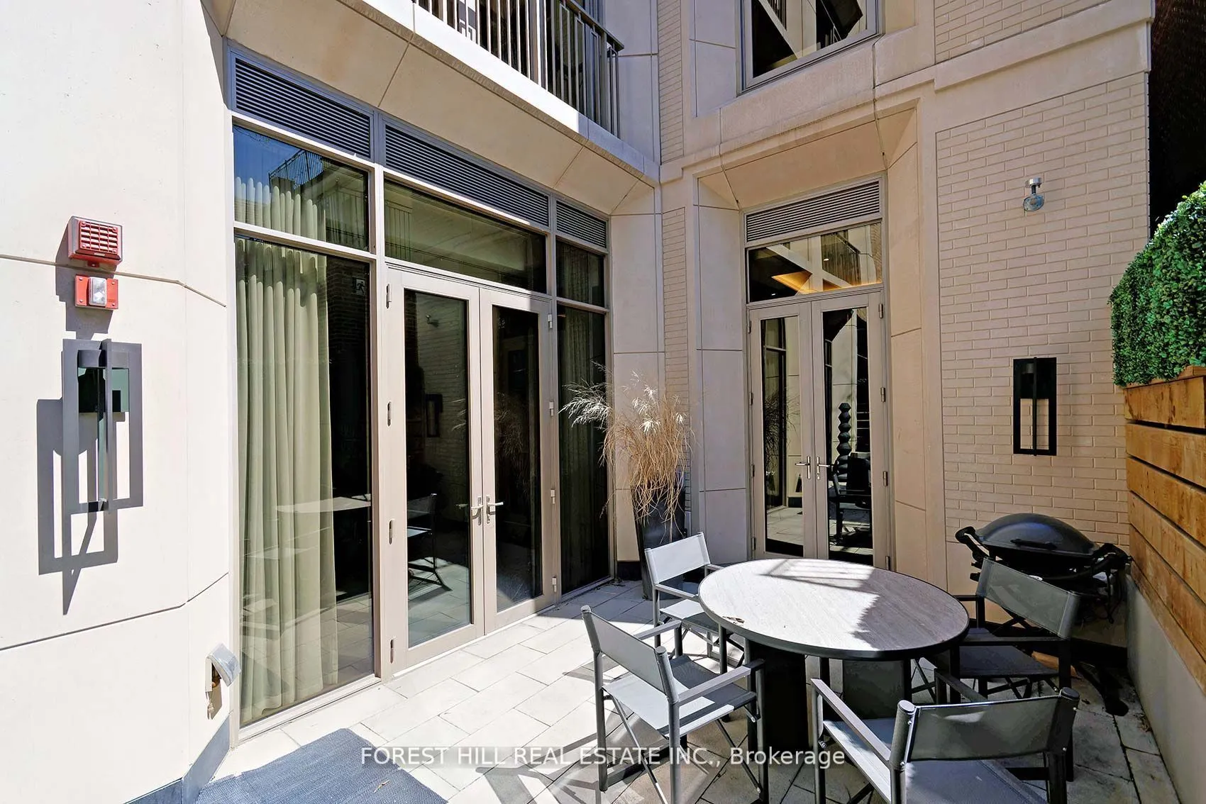 128 Hazelton Avenue, #401
