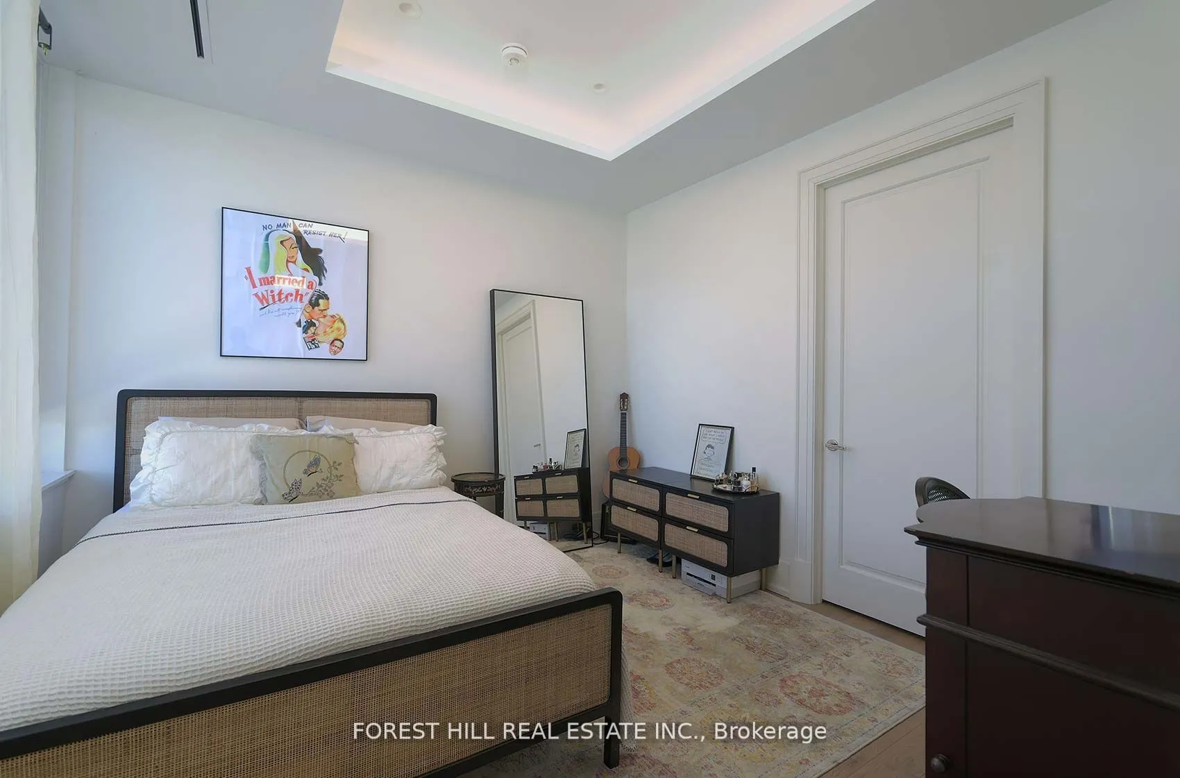 128 Hazelton Avenue, #401