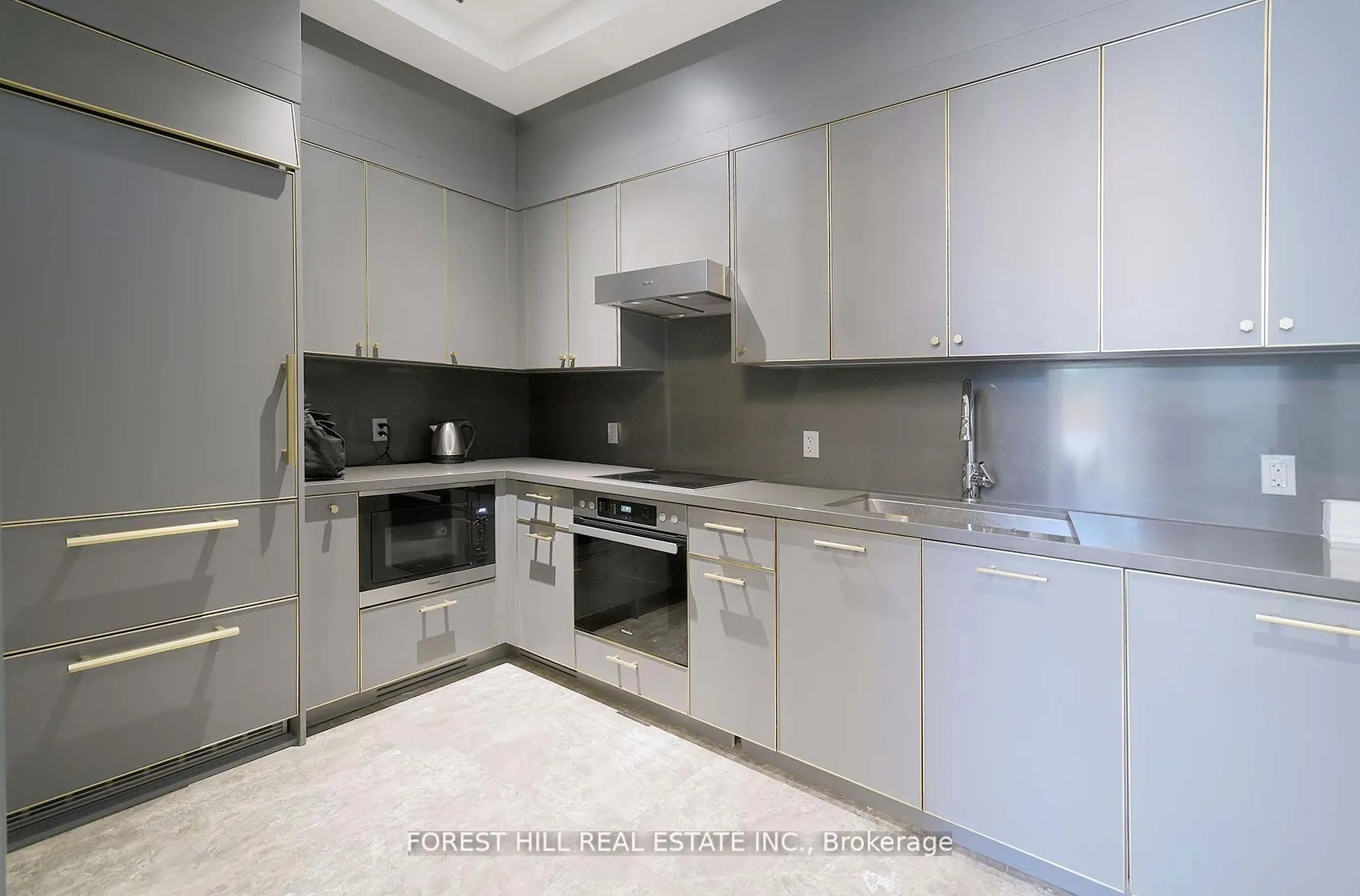 128 Hazelton Avenue, #401