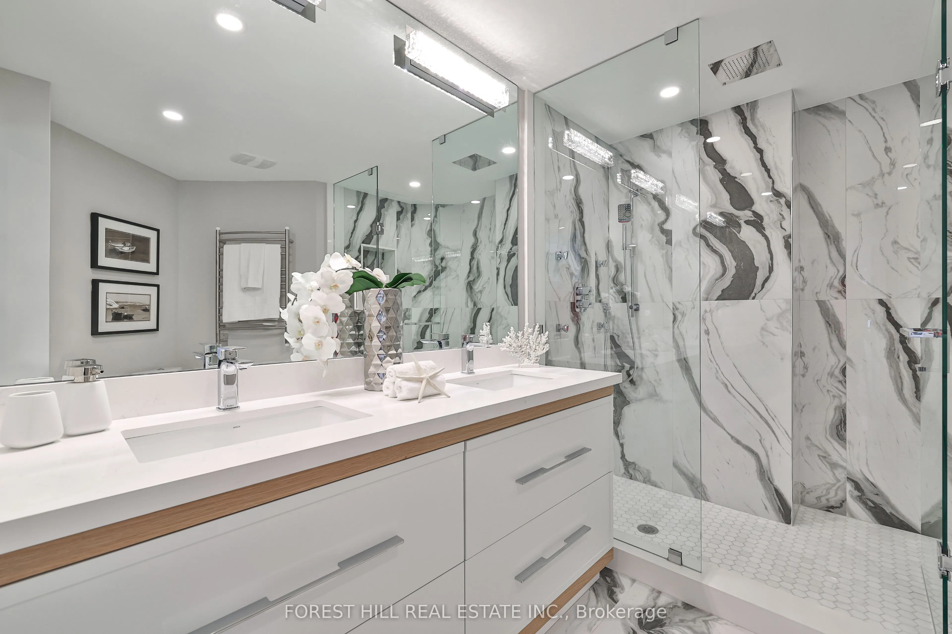 342 Spadina Road, #301