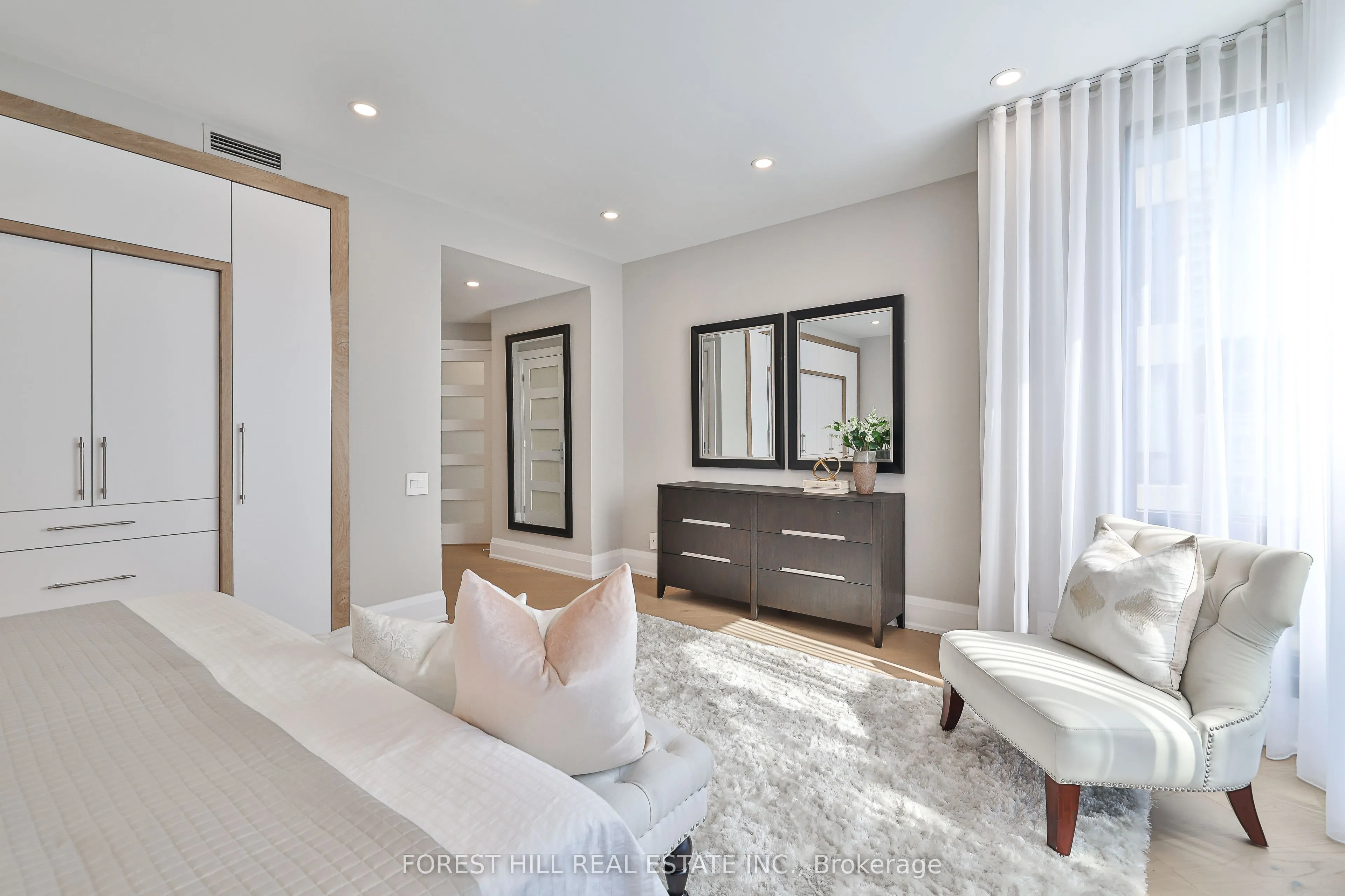 342 Spadina Road, #301