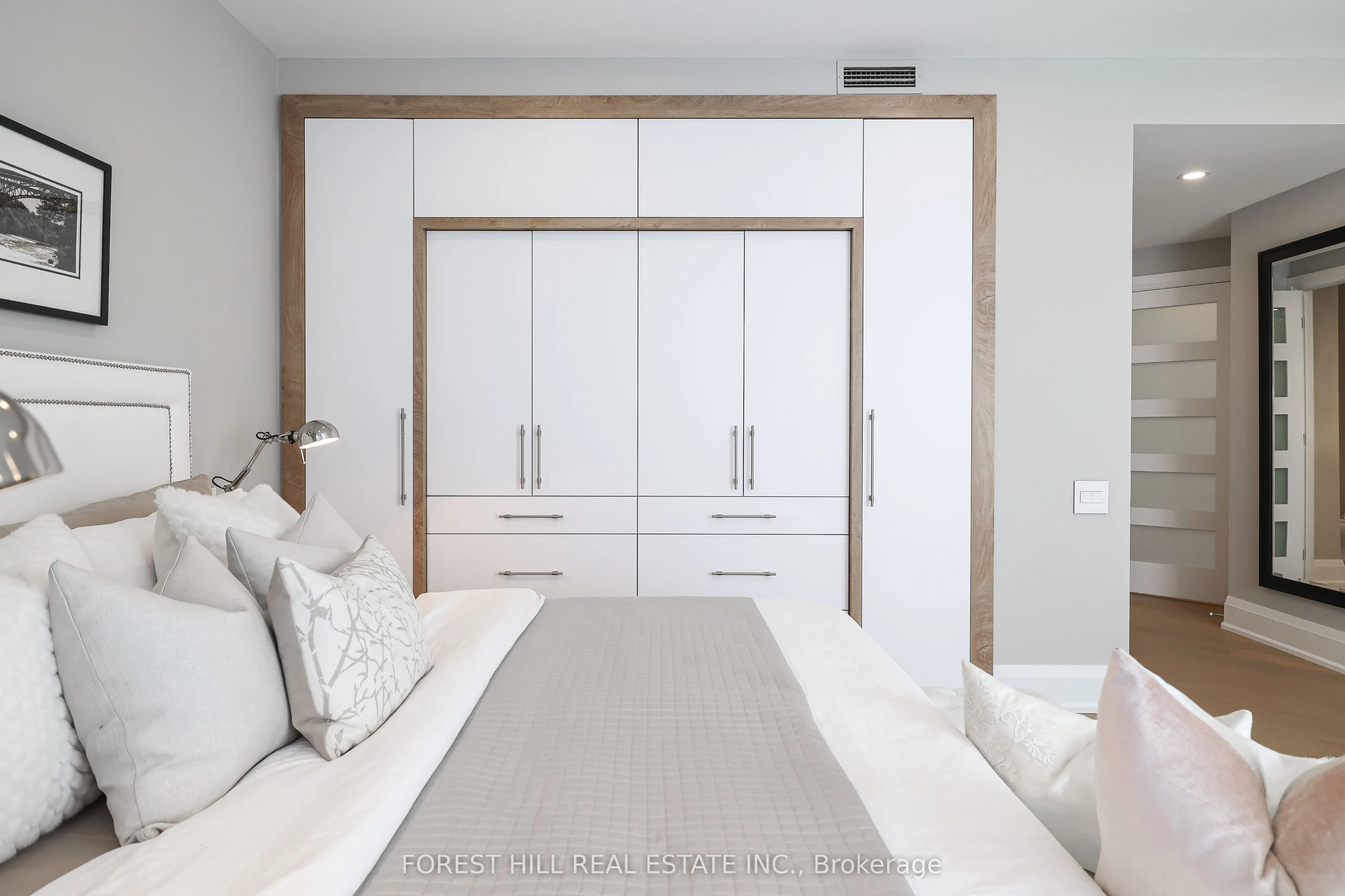 342 Spadina Road, #301
