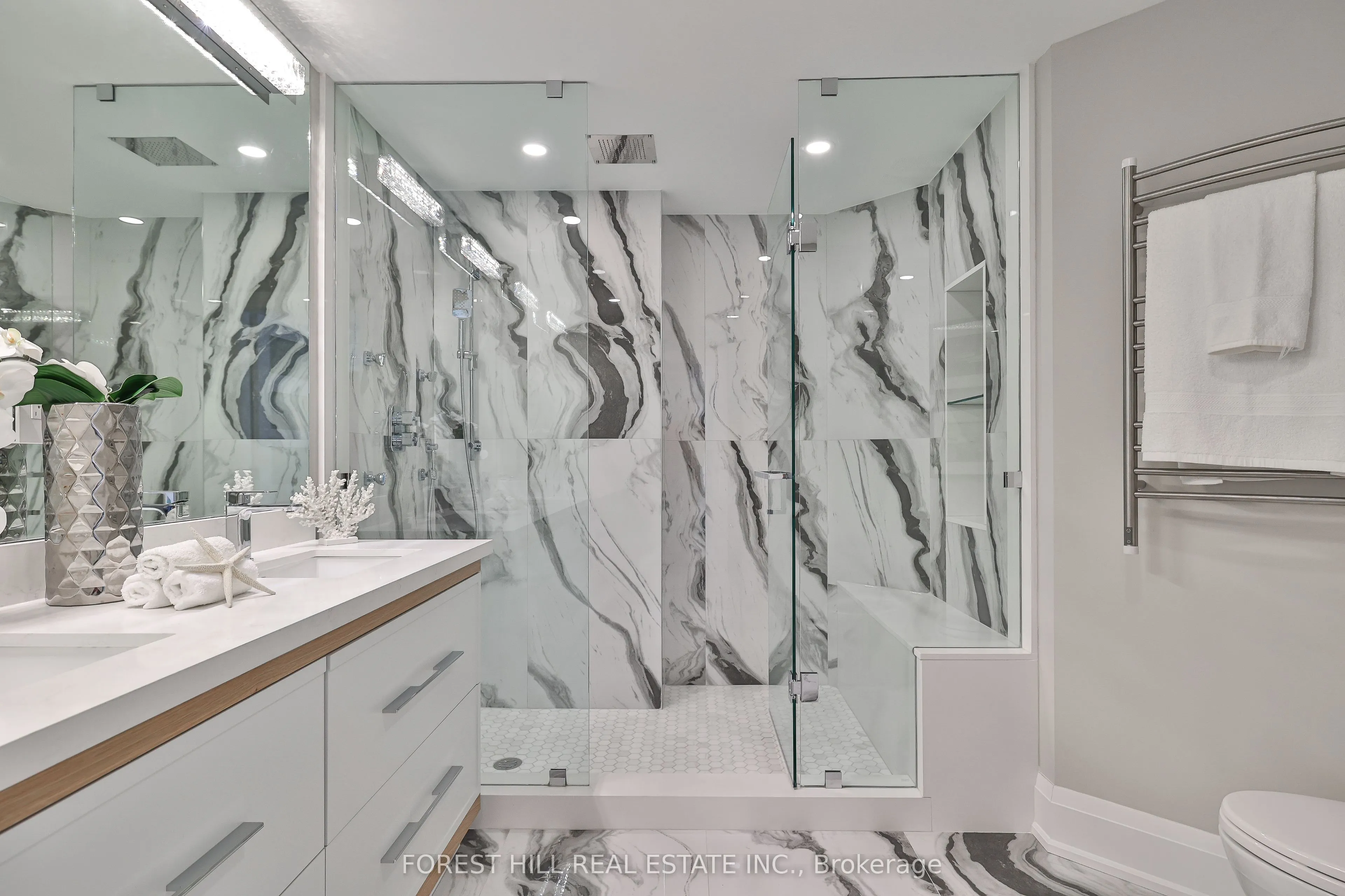 342 Spadina Road, #301