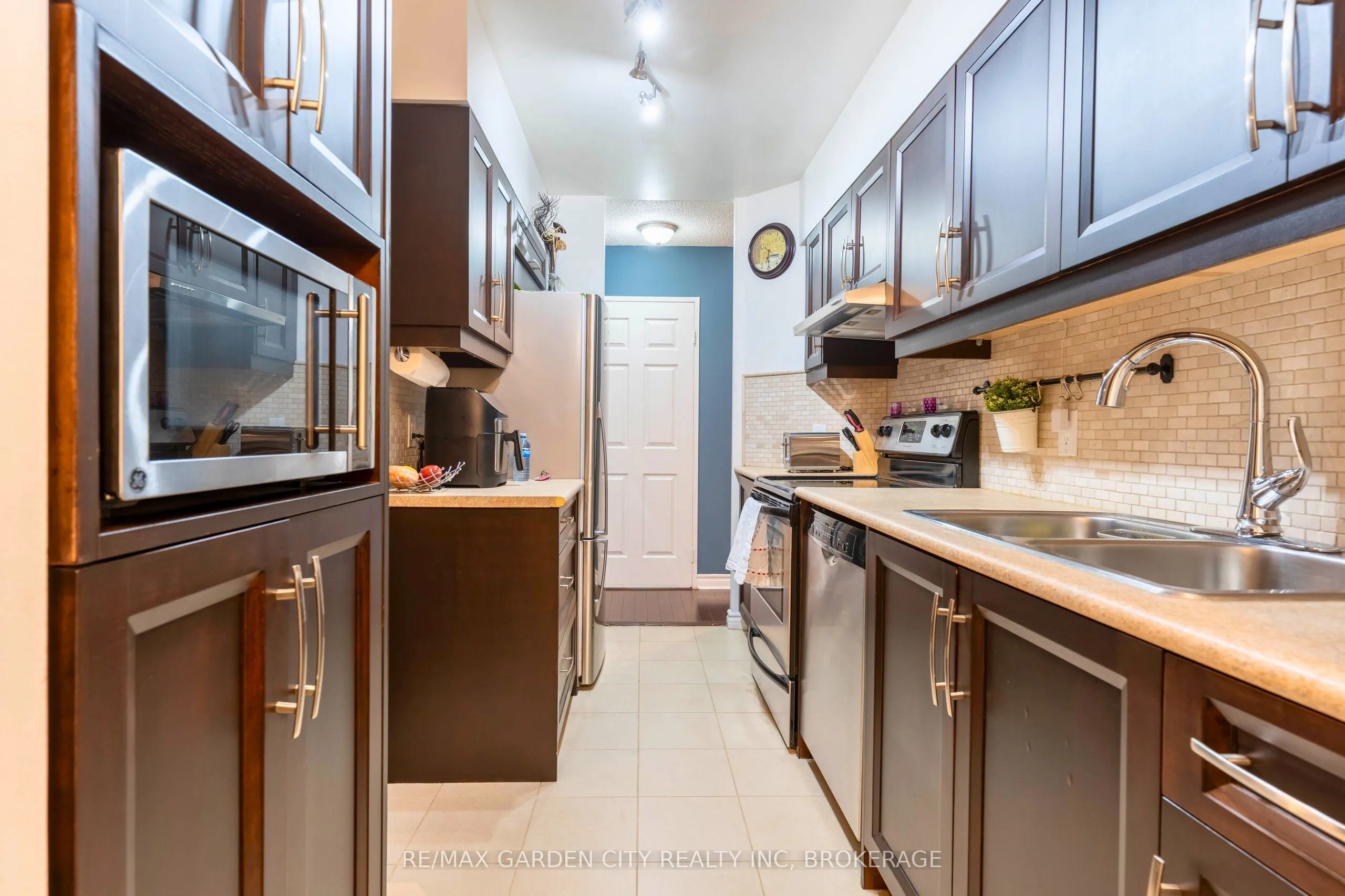 897 Sheppard Avenue W, #202