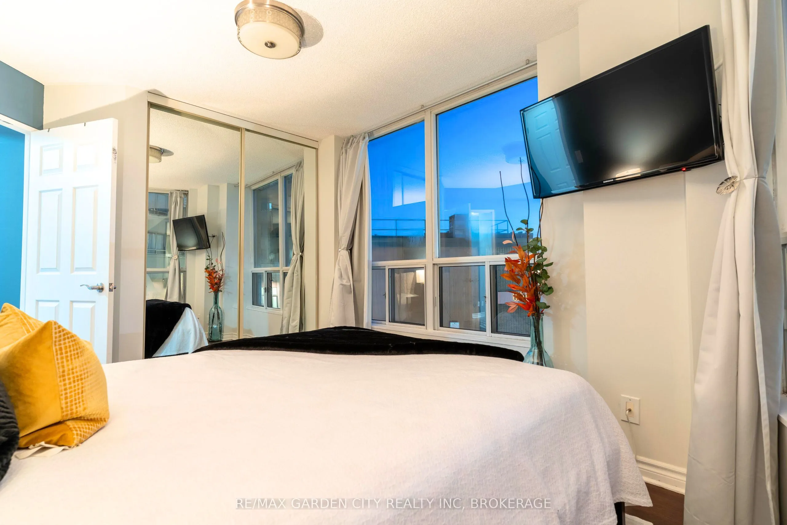 897 Sheppard Avenue W, #202